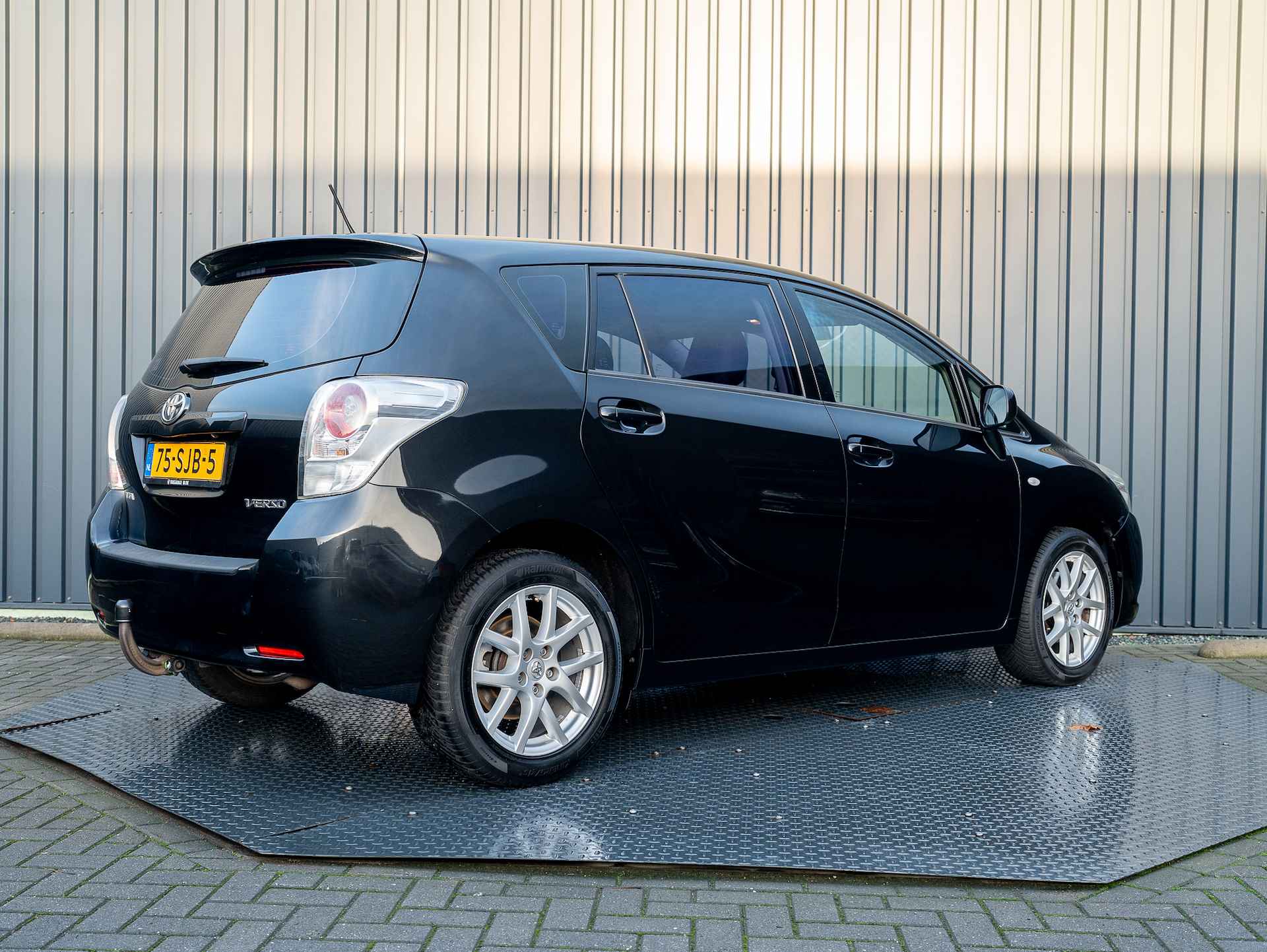 Toyota Verso 1.8 VVT-i Aut. Business | Trekhaak | Camera | Panodak | Leder | Prijs Rijklaar!! - 22/41