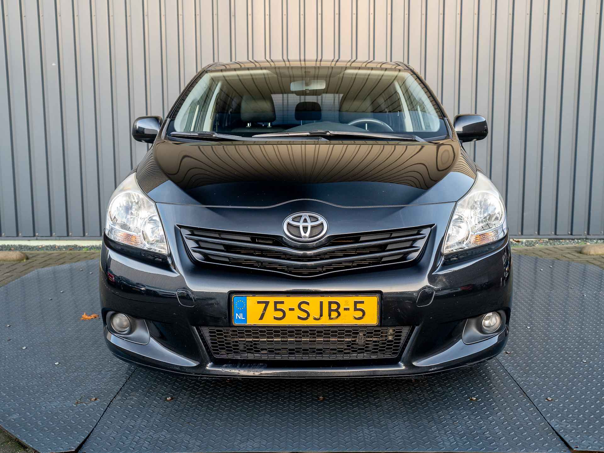 Toyota Verso 1.8 VVT-i Aut. Business | Trekhaak | Camera | Panodak | Leder | Prijs Rijklaar!! - 37/41