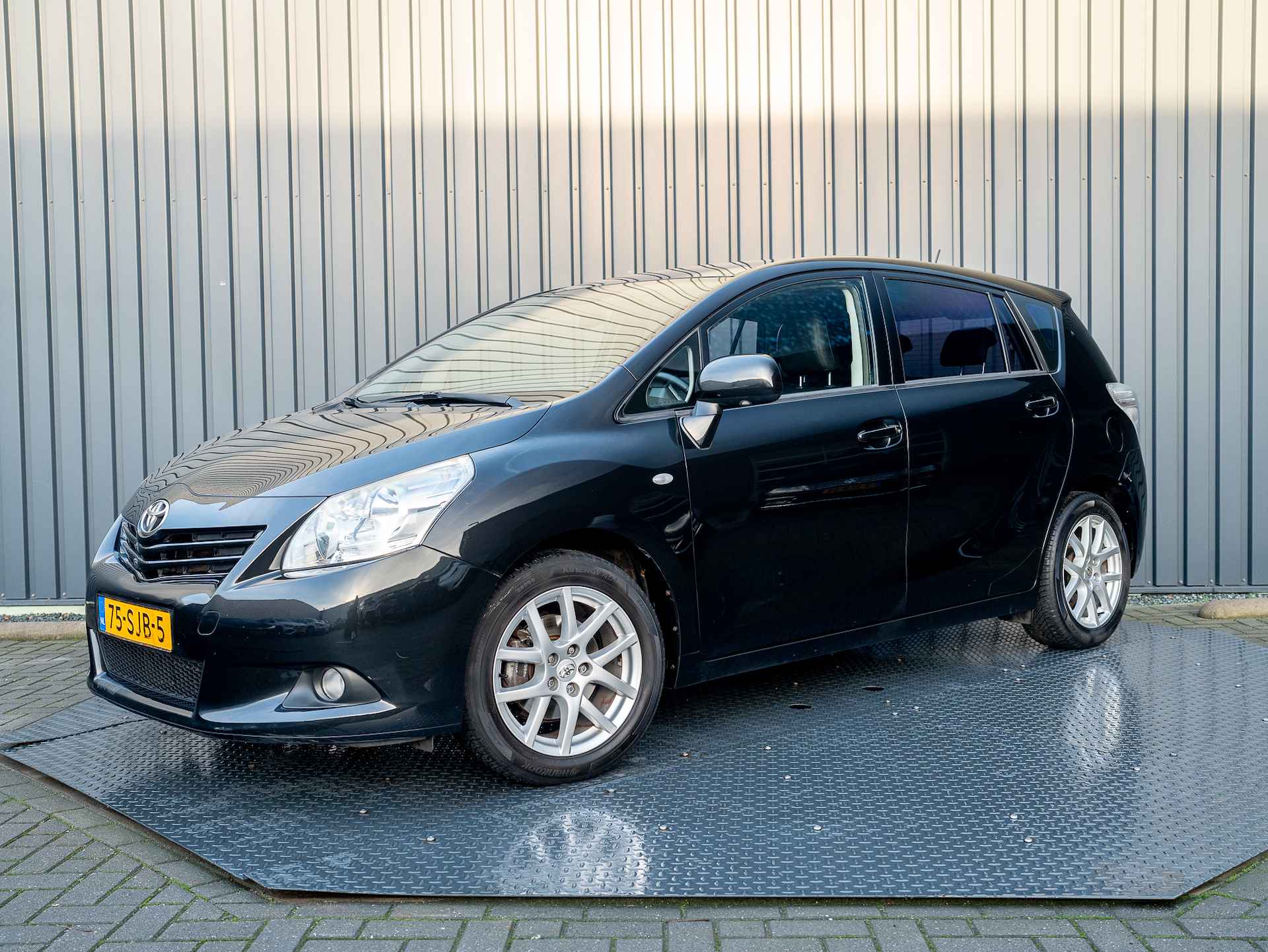 Toyota Verso 1.8 VVT-i Aut. Business | Trekhaak | Camera | Panodak | Leder | Prijs Rijklaar!! - 39/41