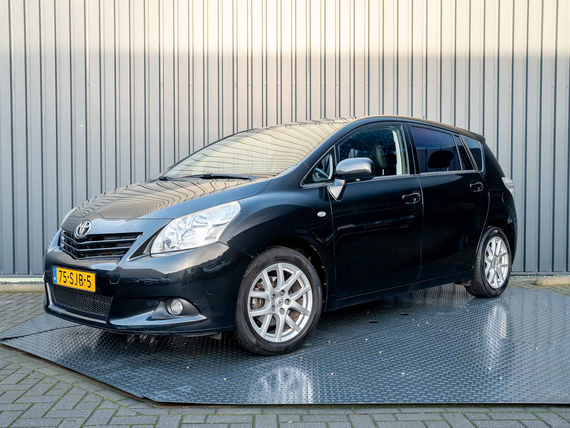 Toyota Verso 1.8 VVT-i Aut. Business | Trekhaak | Camera | Panodak | Leder | Prijs Rijklaar!! - 41/41