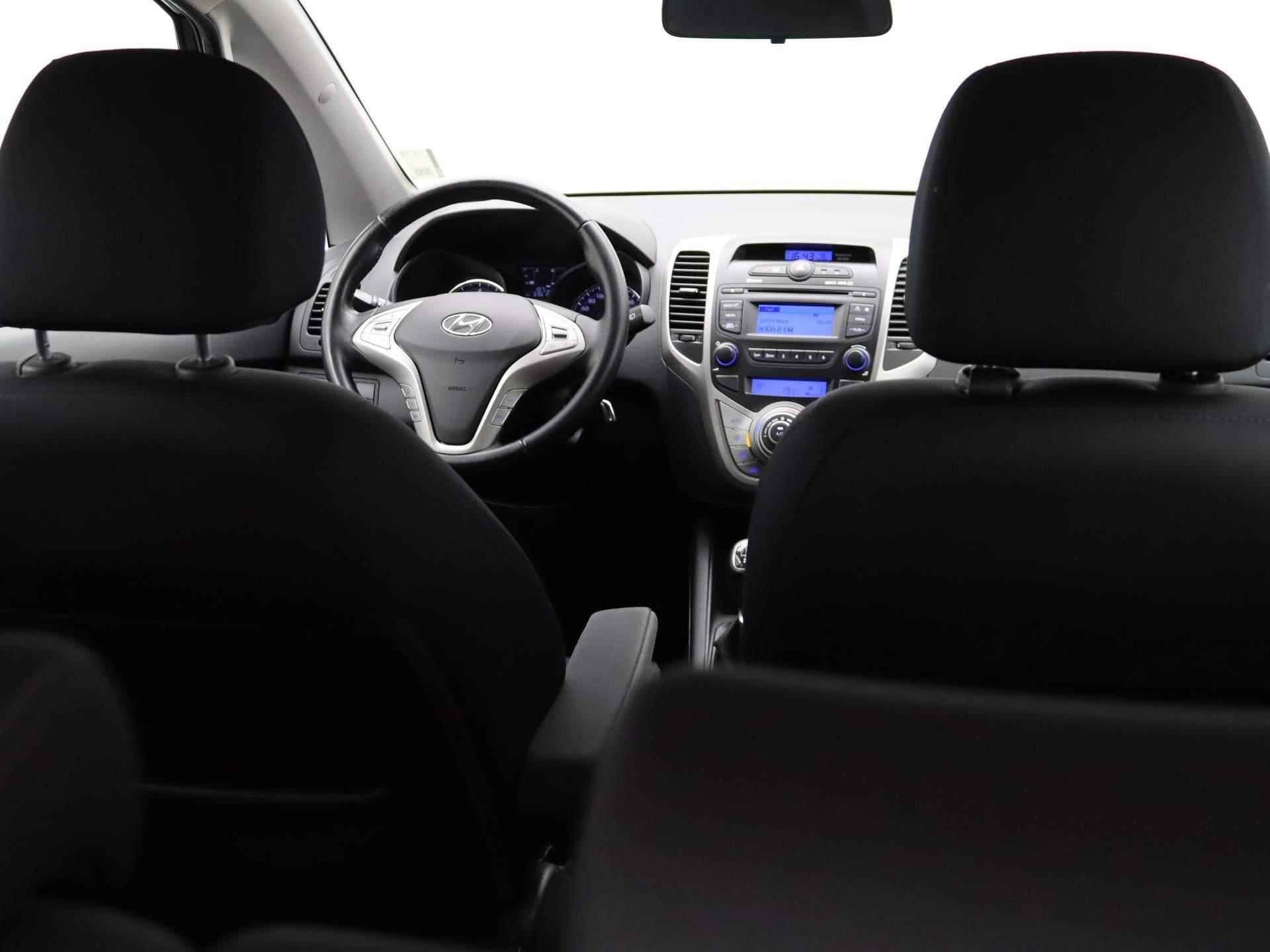 Hyundai ix20 1.4i Go! | Bluetooth | Climate control | Parkeersensoren | Cruis Control | - 26/31
