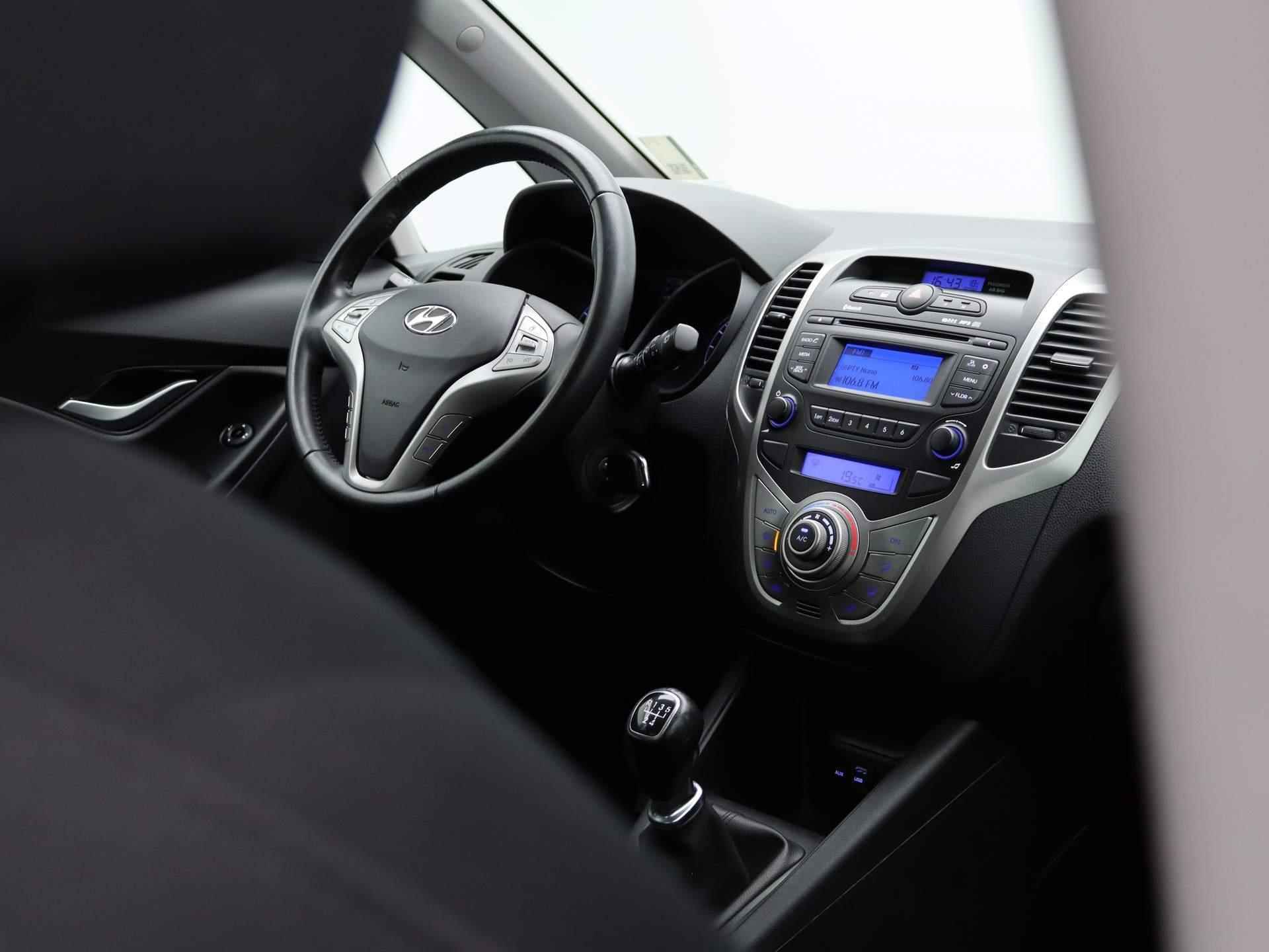 Hyundai ix20 1.4i Go! | Bluetooth | Climate control | Parkeersensoren | Cruis Control | - 28/31