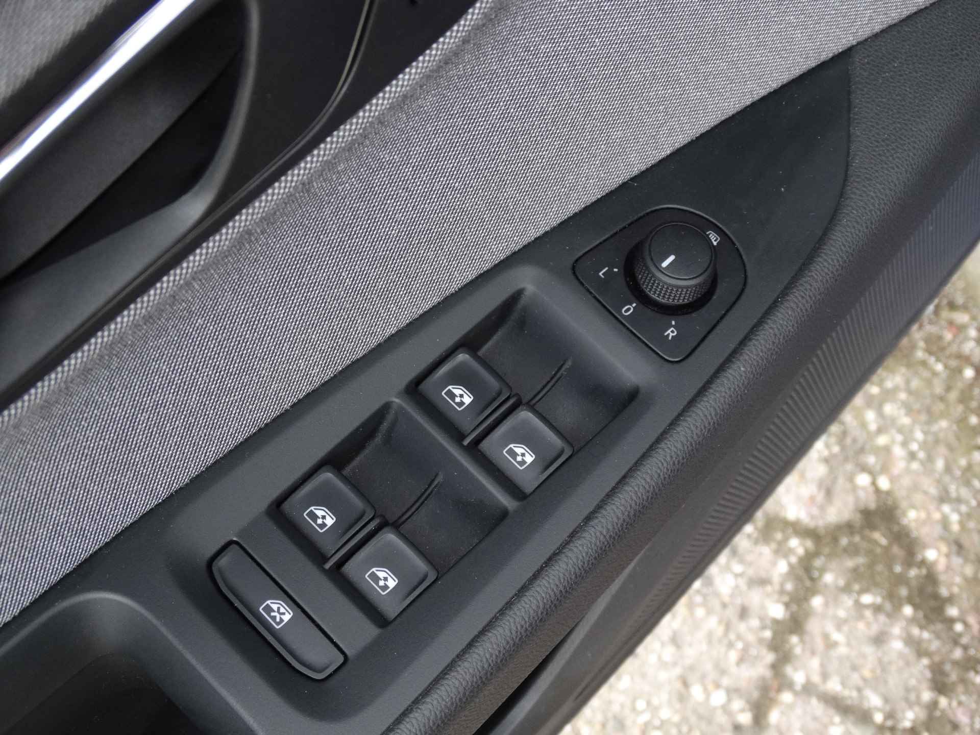 SEAT Leon 1.0 EcoTSI Style Business Intense | Navigatie | Climate Control | Parkeersensoren | Apple Carplay/Android Auto | - 14/34