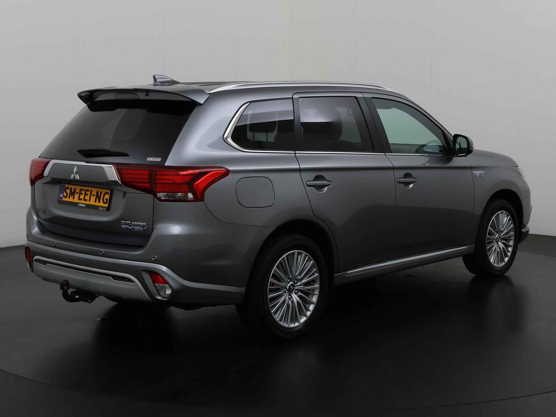 Mitsubishi Outlander 2.4 PHEV Instyle | Leder | Trekhaak | LED | 360 camera | Zondag open! - 4/40