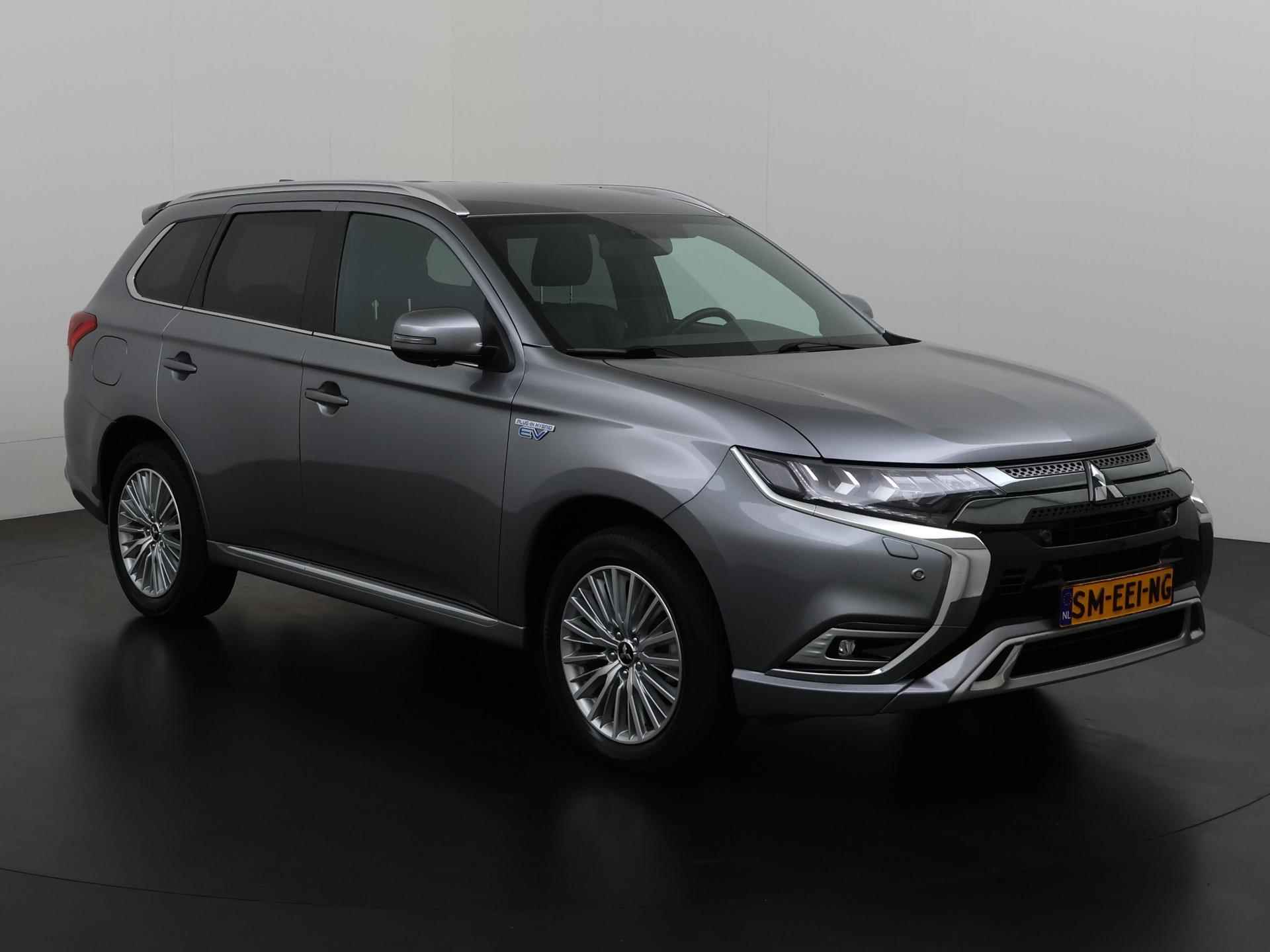 Mitsubishi Outlander 2.4 PHEV Instyle | Leder | Trekhaak | LED | 360 camera | Zondag open! - 30/40