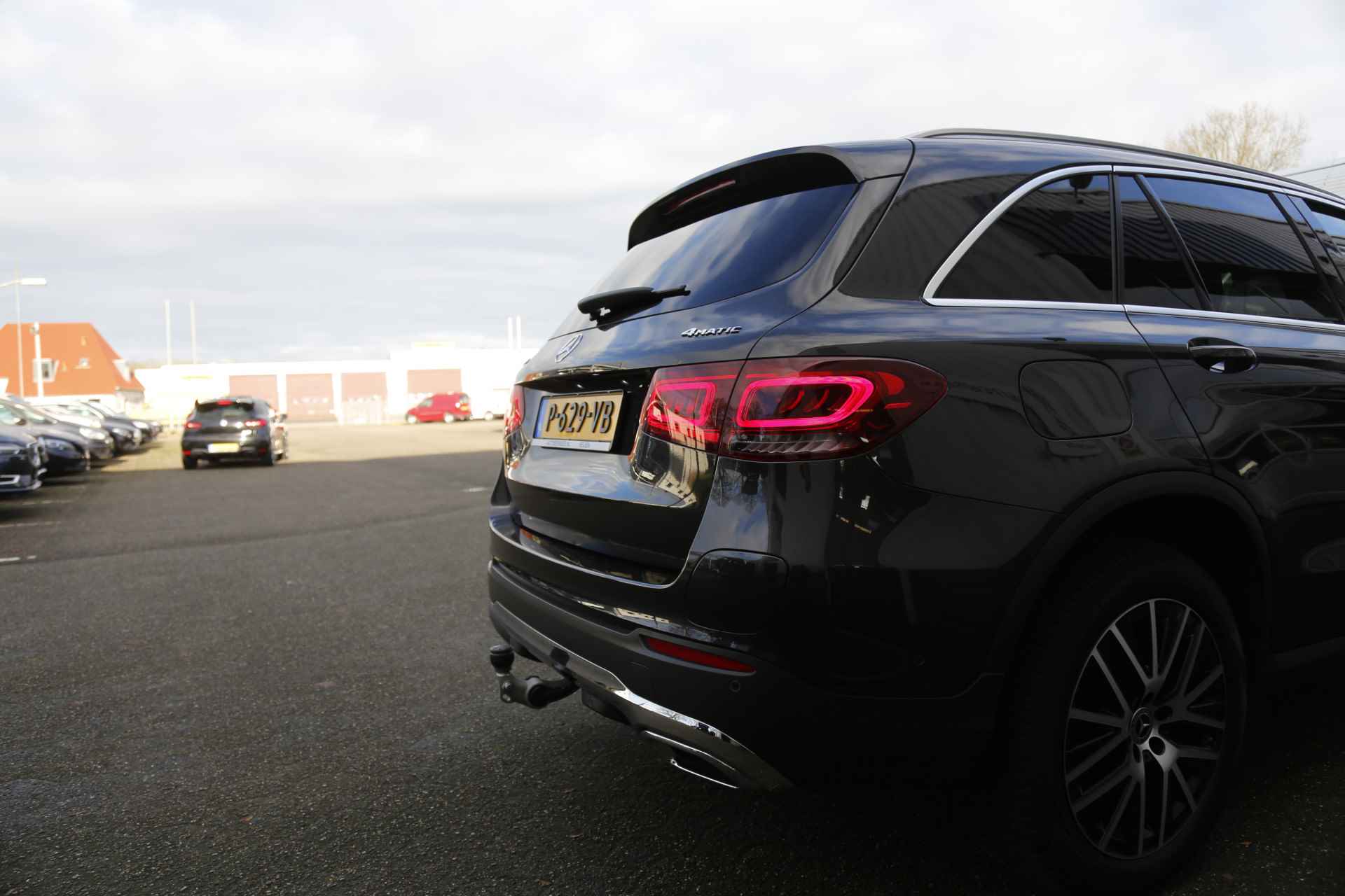 Mercedes-Benz GLC 300e Plug in hybride PHEV 4MATIC Luxury*NL-Auto*Perfect MB Onderh.*1ste Eig*Elek. Trekhaak/Elek. Klep/Digi.Klokken/Standkachel/C - 55/64