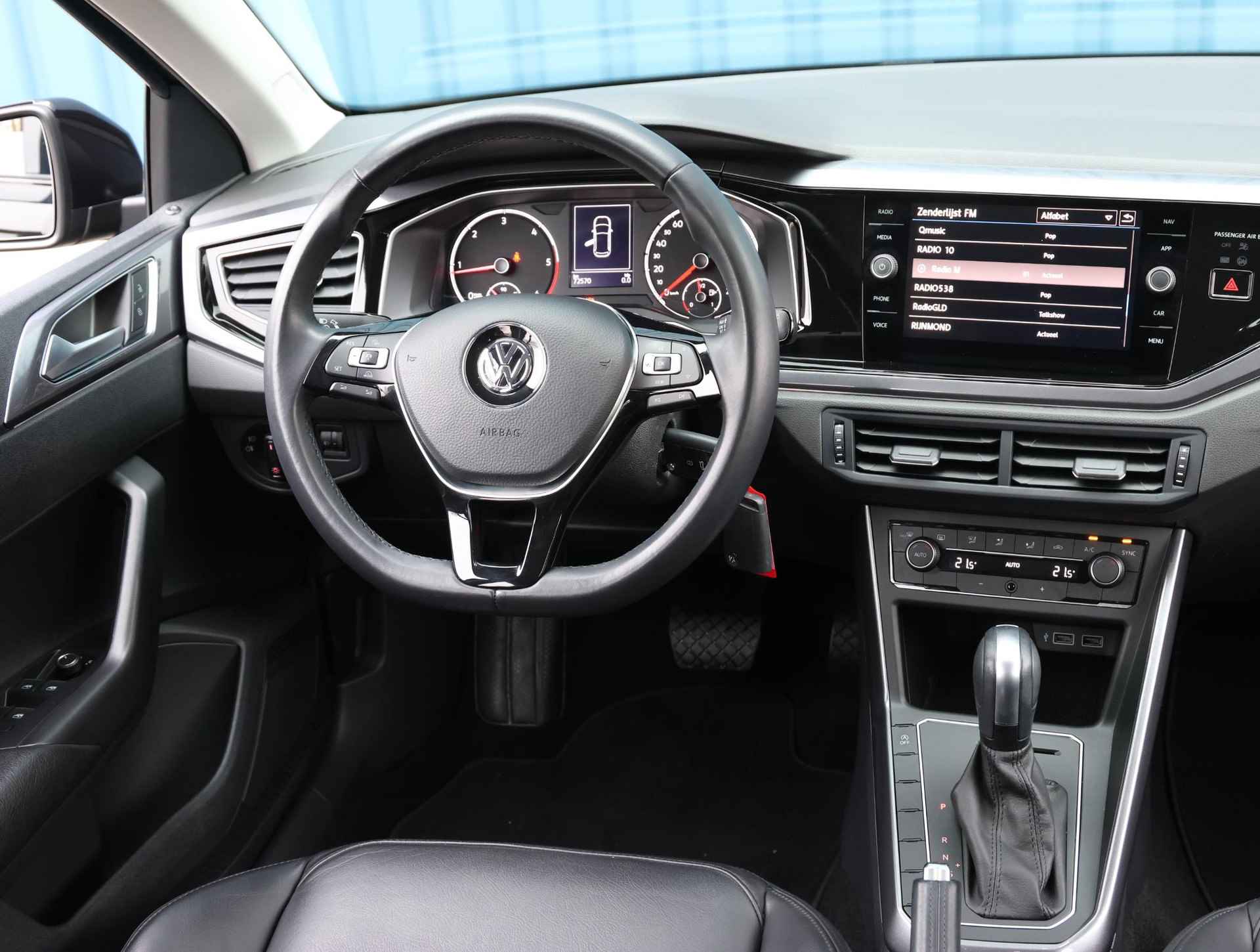 Volkswagen Polo 1.6 TDI Highline | 1ste eigenaar | AUTOMAAT | R-Line | LEER | Climate | Navigatie | Parkeersensoren | 17"LMV | Trekhaak | Stoelverwarming | - 14/45