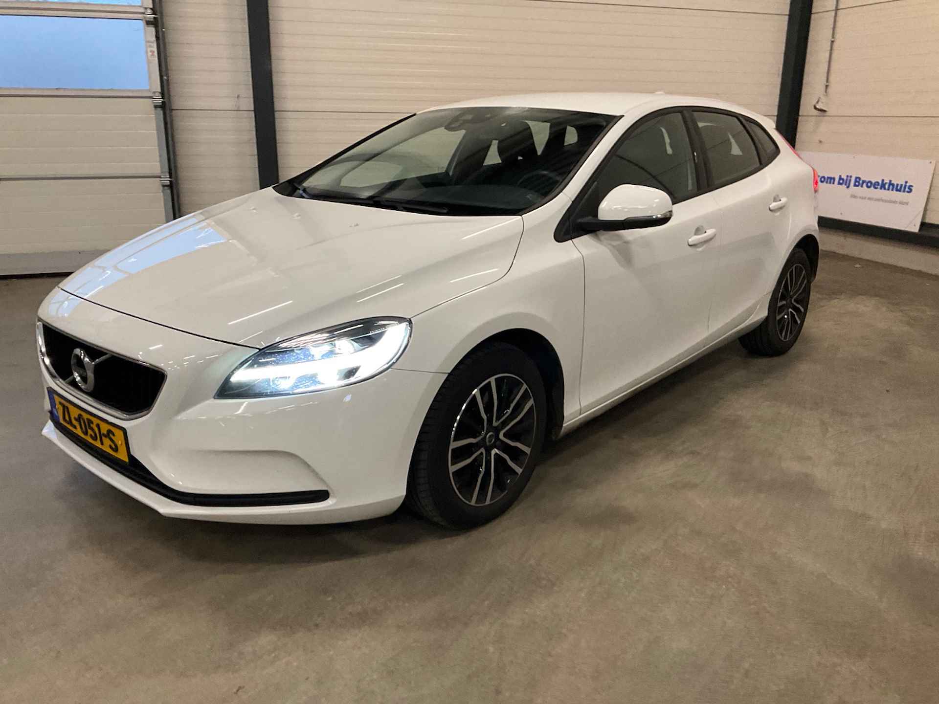 Volvo V40 T2 Polar+ | Navigatie | Standkachel | Cruise Control | LED | Stoelverwarming | PDC | 16-Inch - 3/7