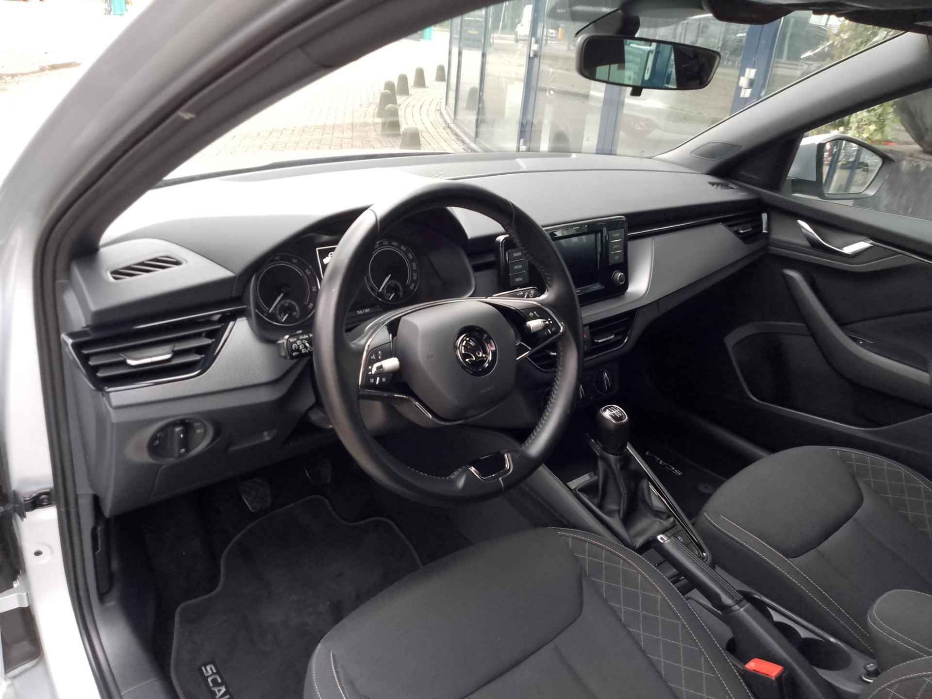 Skoda Scala 1.0 TSI Business | Panodak | Navigatie via Smartphone | Cruise Control | LM Velgen | PDC + Camera - 15/27