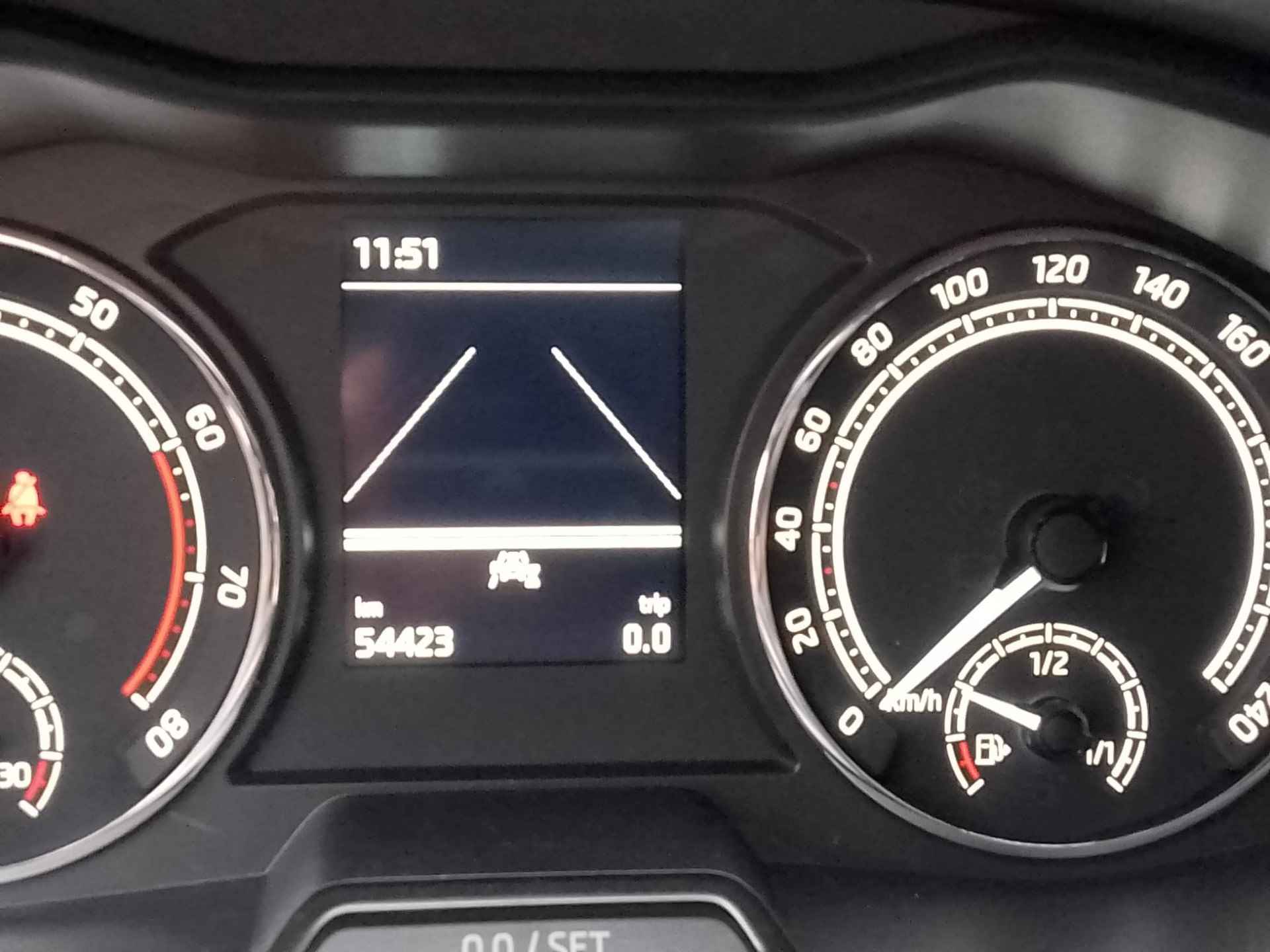 Skoda Scala 1.0 TSI Business | Panodak | Navigatie via Smartphone | Cruise Control | LM Velgen | PDC + Camera - 19/27