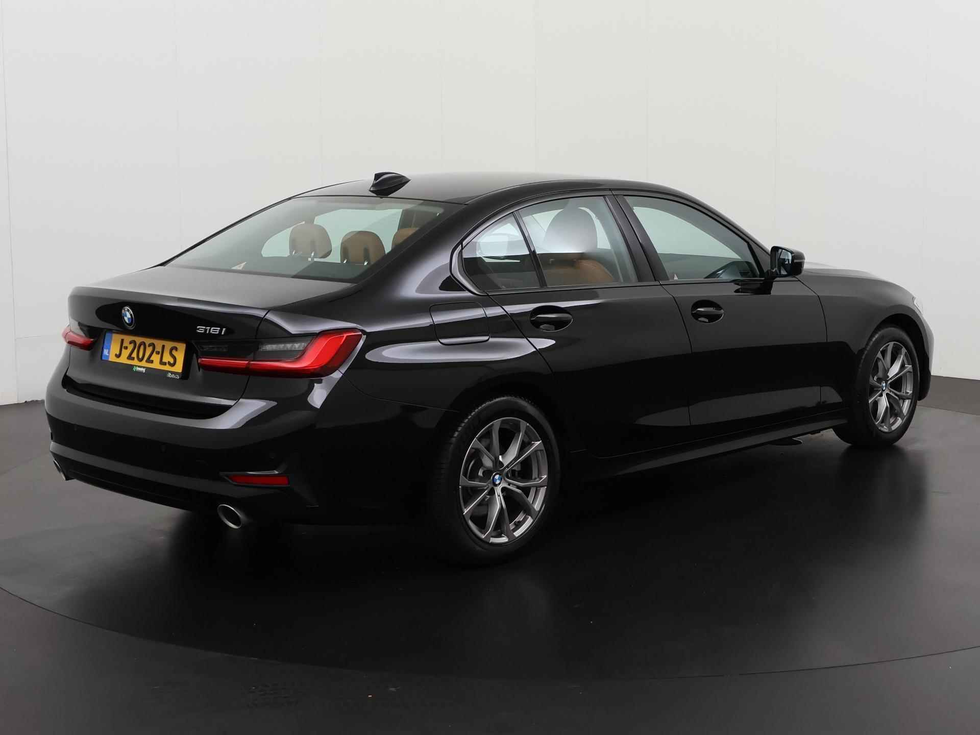 BMW 3-serie 318i High Executive Sport Line | Leder | Navigatie | Apple Carplay | Zondag Open! - 4/37