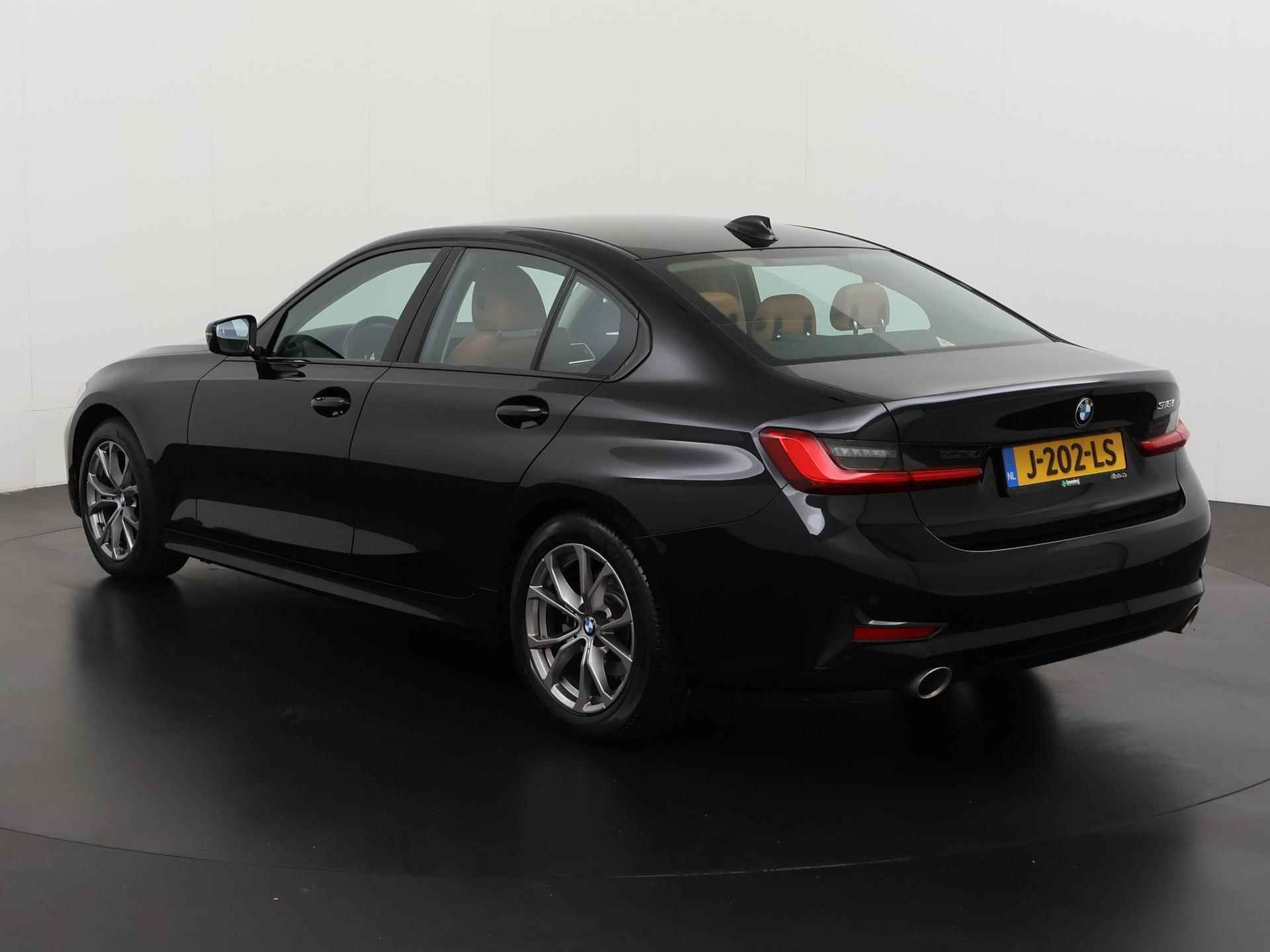 BMW 3-serie 318i High Executive Sport Line | Leder | Navigatie | Apple Carplay | Zondag Open! - 6/37