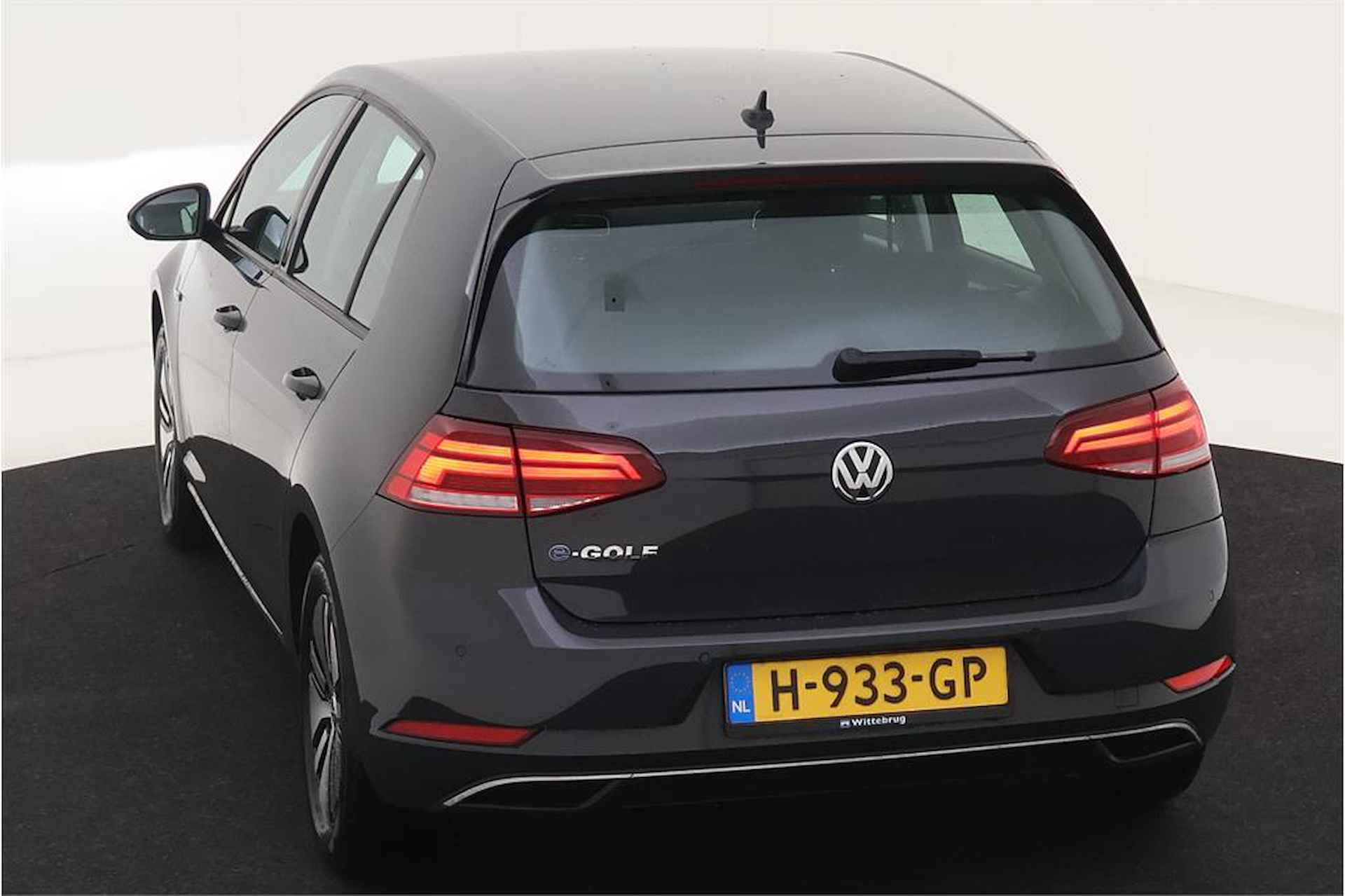Volkswagen e-Golf E-DITION / Digitale cockpit/  Climatronic/ Parkeersensoren V + A / Led/ Navigatie/ 16 LMV - 9/15