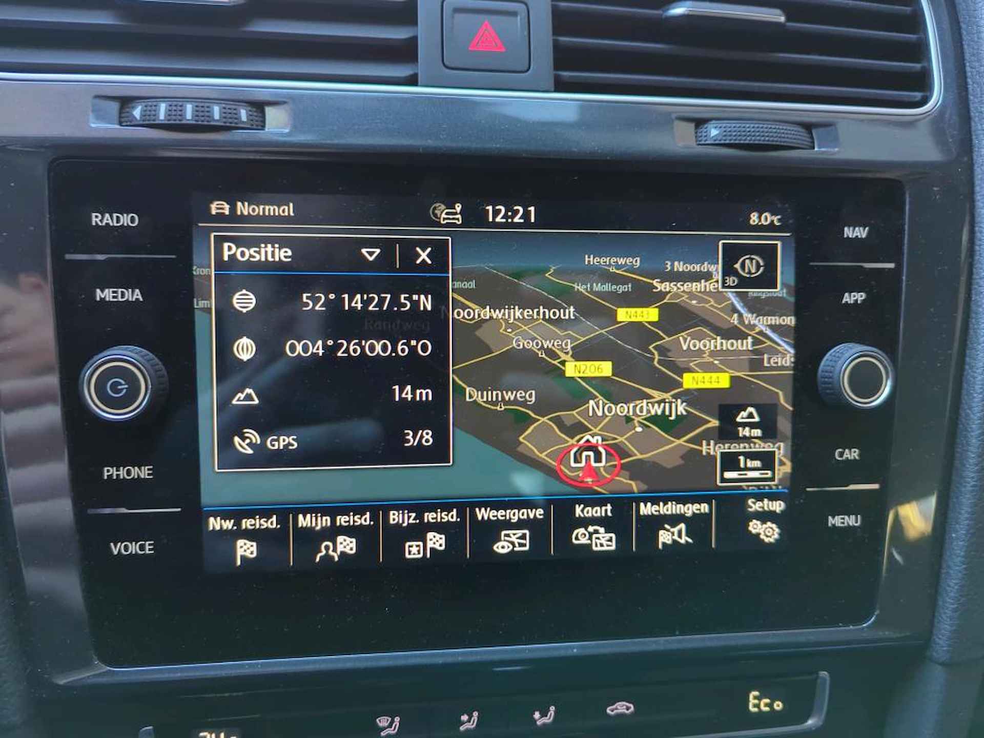 Volkswagen e-Golf E-DITION / Digitale cockpit/  Climatronic/ Parkeersensoren V + A / Led/ Navigatie/ 16 LMV - 10/15