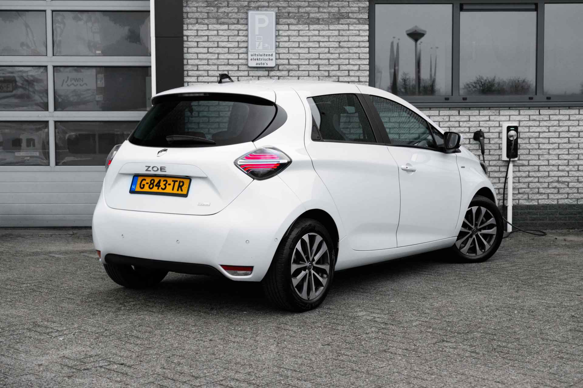 Renault ZOE R135 Edition One 52 kWh | batterijkoop | | incl. Bovag rijklaarpakket met 12 maanden garantie | - 3/65