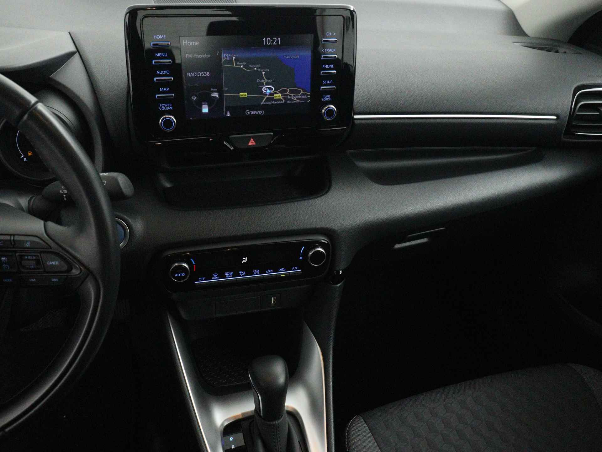 Toyota Yaris 1.5 Hybrid Dynamic | Navigatie | Camera | LM Velgen | - 8/40