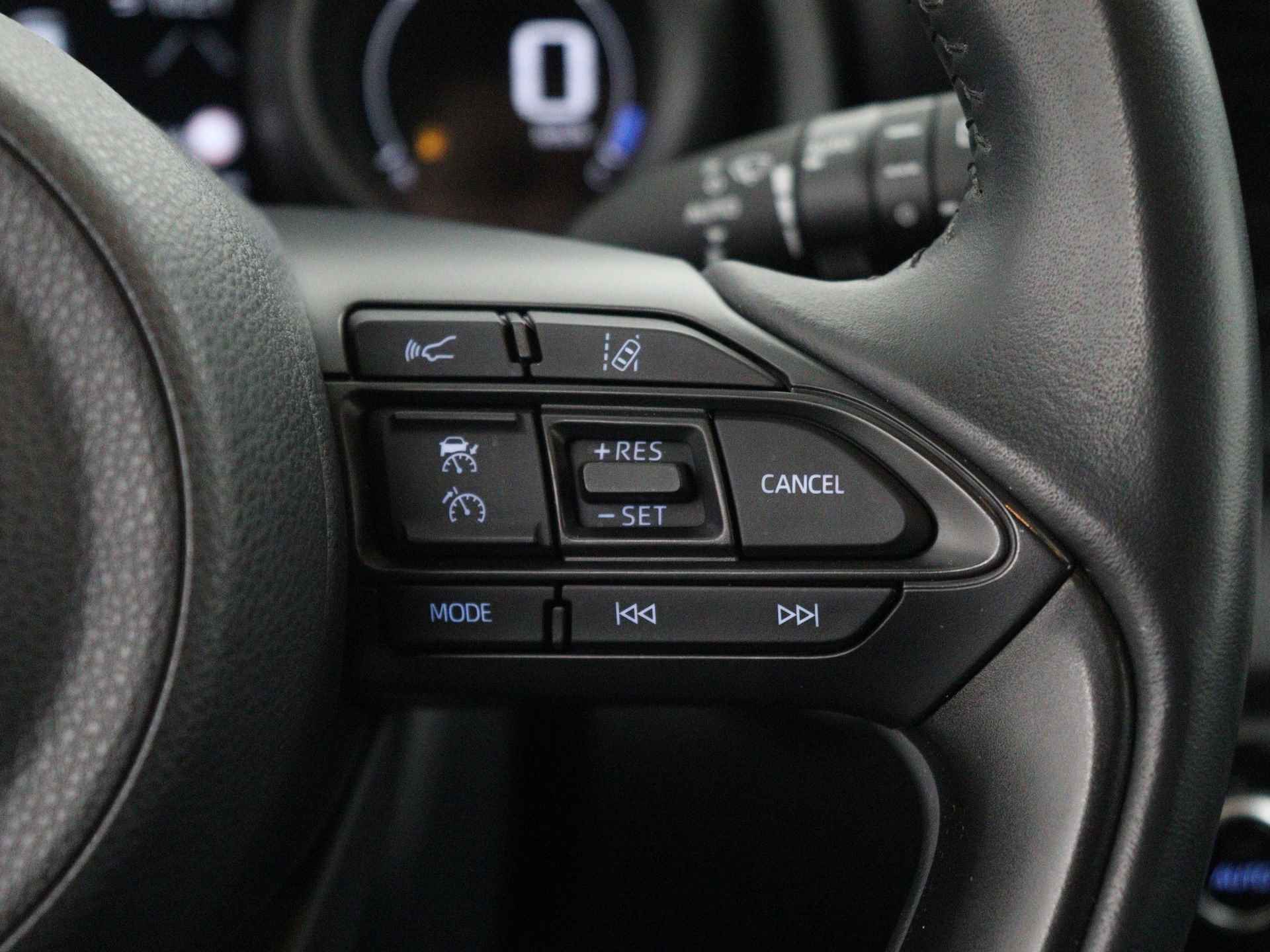 Toyota Yaris 1.5 Hybrid Dynamic | Navigatie | Camera | LM Velgen | - 22/40