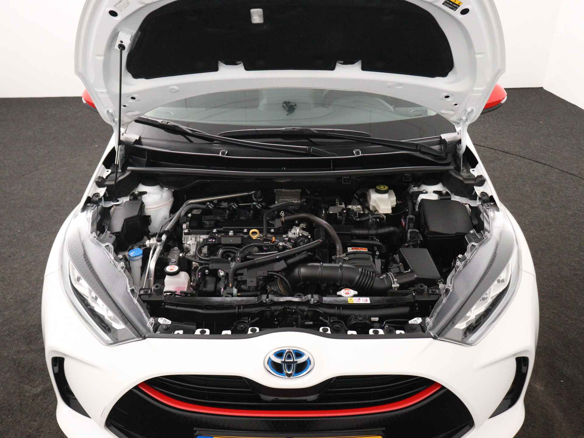Toyota Yaris 1.5 Hybrid Dynamic | Navigatie | Camera | LM Velgen | - 38/40