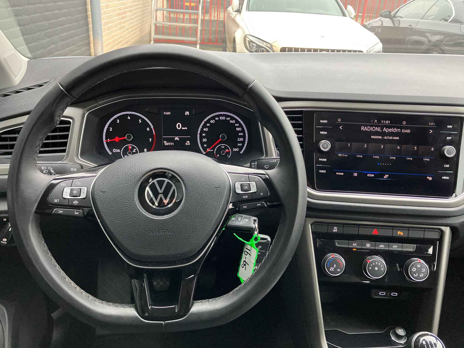 Volkswagen T-Roc 1.0 TSI Style 116 pk | dealer onderhouden | adaptieve cruise | airco | rij assistentie | parkeersensoren - 21/34