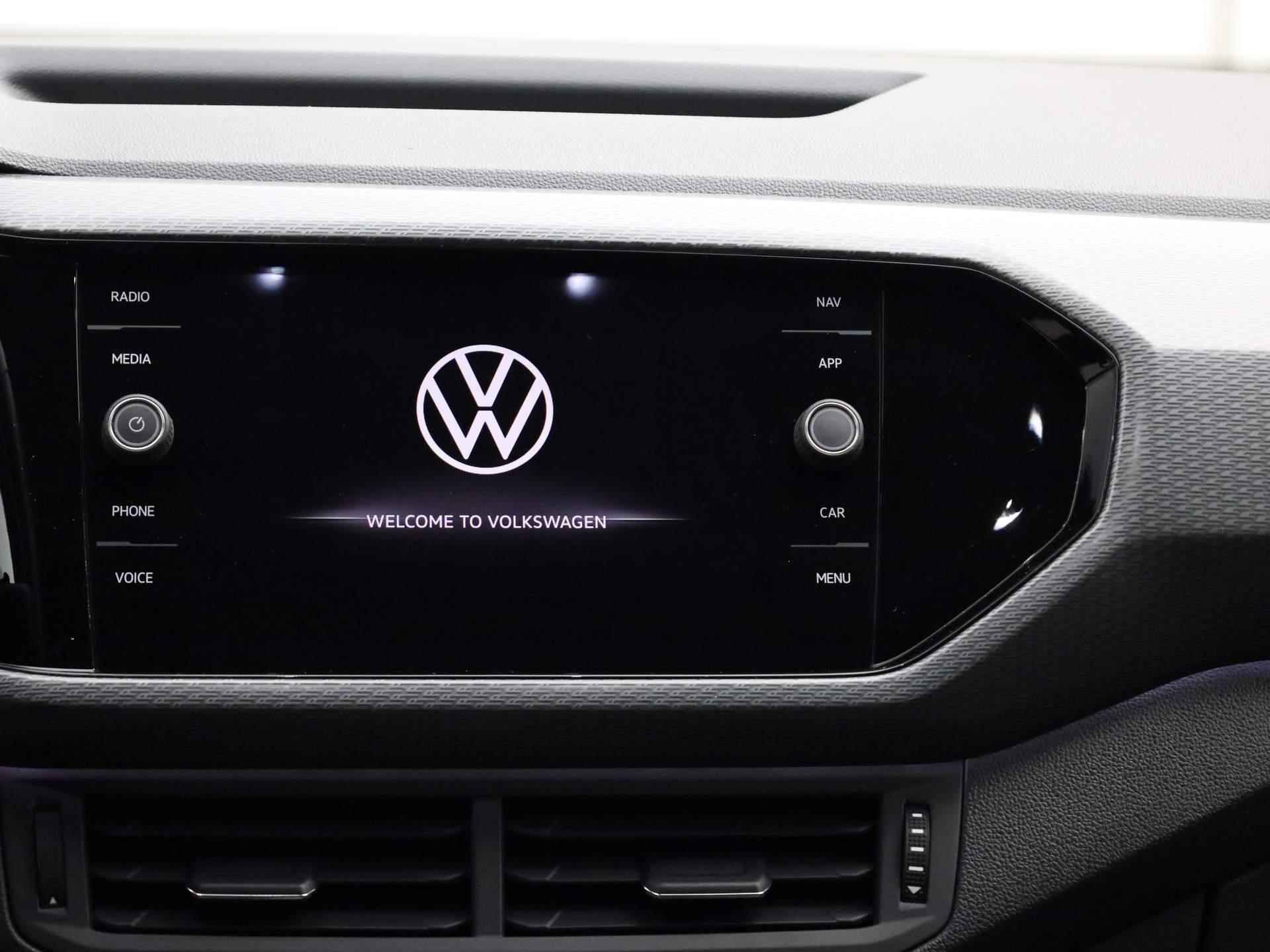 Volkswagen T-Cross 1.0TSI/110PK R-Line DSG · Navigatie · Trekhaak · Parkeersensoren + camera - 37/41