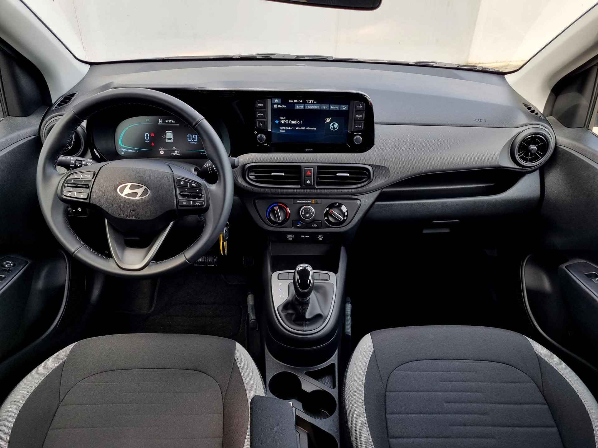 Hyundai i10 1.0 Comfort 5-zits Automaat / Origineel NL / Navigatie via Android Auto/Apple Carplay / - 2/35