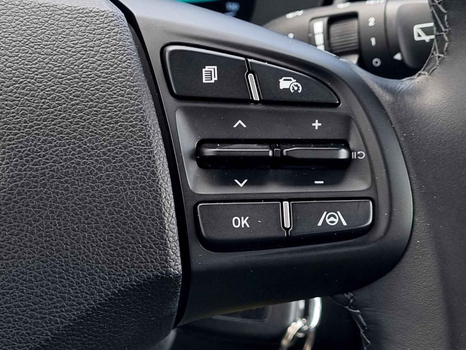 Hyundai i10 1.0 Comfort 5-zits Automaat / Origineel NL / Navigatie via Android Auto/Apple Carplay / - 28/35