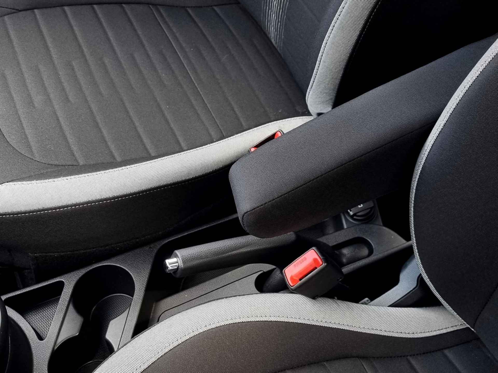Hyundai i10 1.0 Comfort 5-zits Automaat / Origineel NL / Navigatie via Android Auto/Apple Carplay / - 30/35
