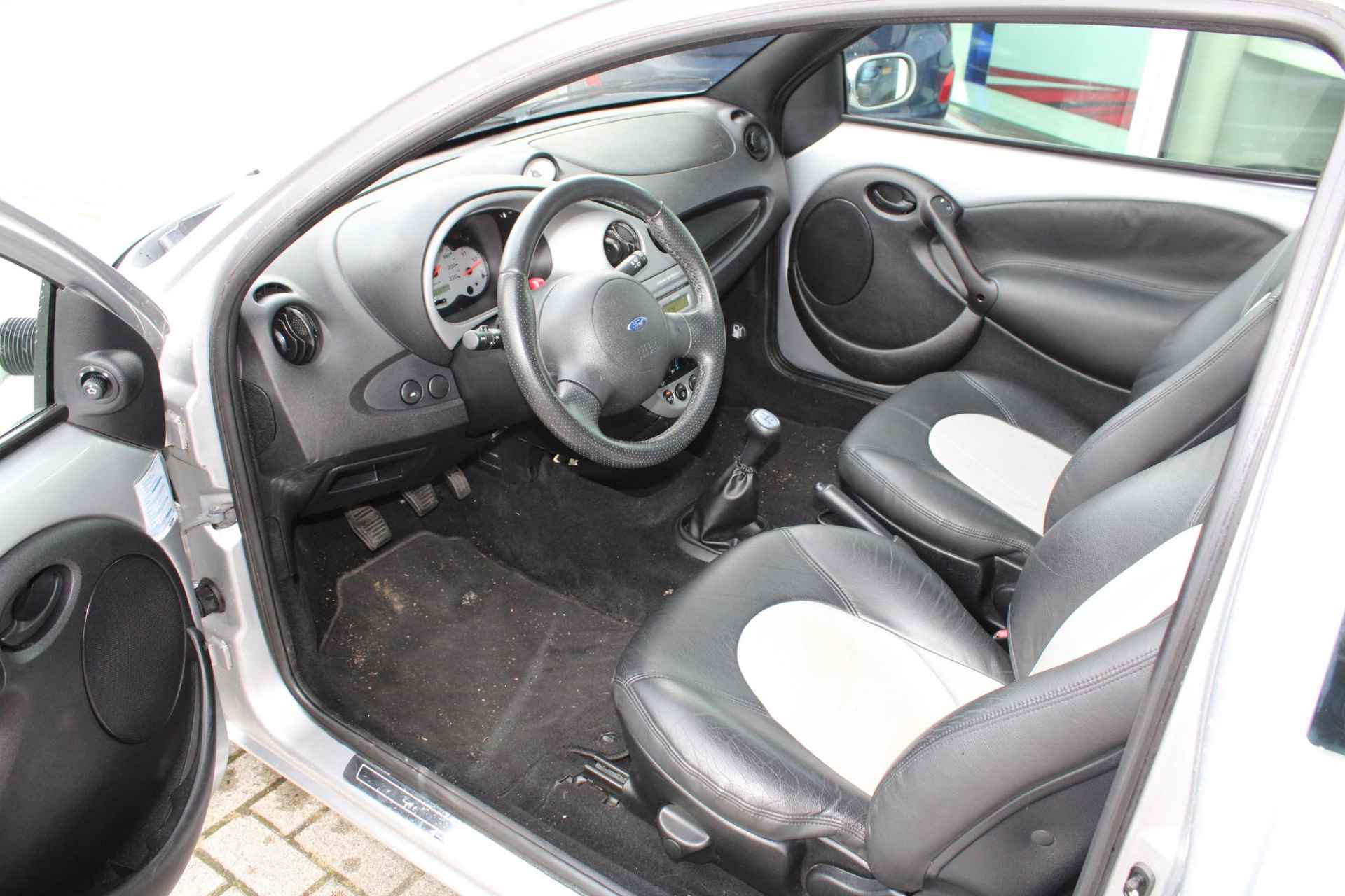 Ford Ka 1.3 Collection | Airco | Lederen Bekleding | Stuurbekrachtiging | Elektrische ramen | Centrale deurvergrendeling met afstandsbediening | Dealeronderhouden | 53DKM! - 9/17