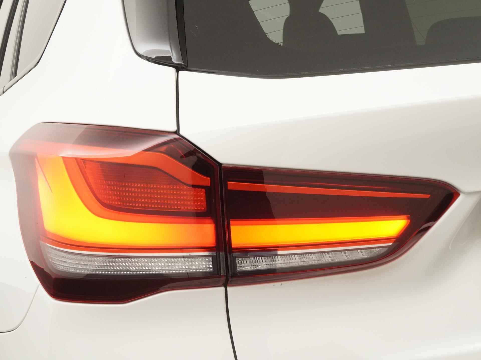 BMW X1 xDrive25e M Sport Shadow | Trekhaak | LED | Elek klep | Zondag Open! - 21/41