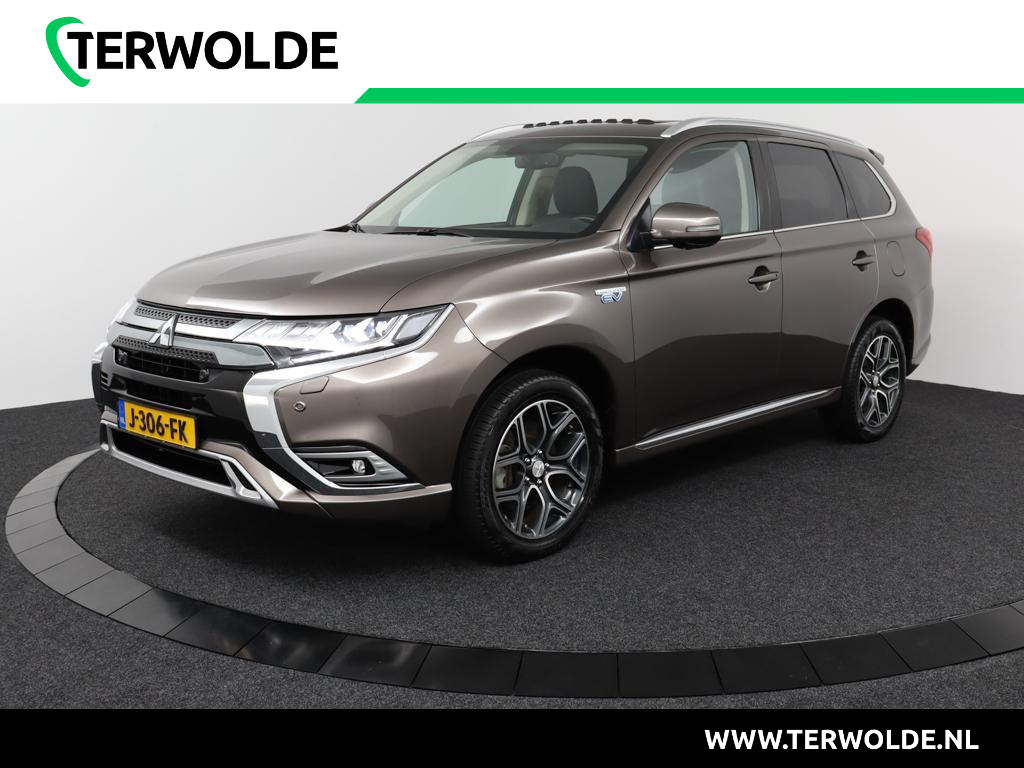 Mitsubishi Outlander 2.4 PHEV Intense+ | Eerste Eigenaar | 1.500 Kg Trekgewicht | Climate Control | 360 Camera | Panoramadak | Bekleding Leer/Alcantara