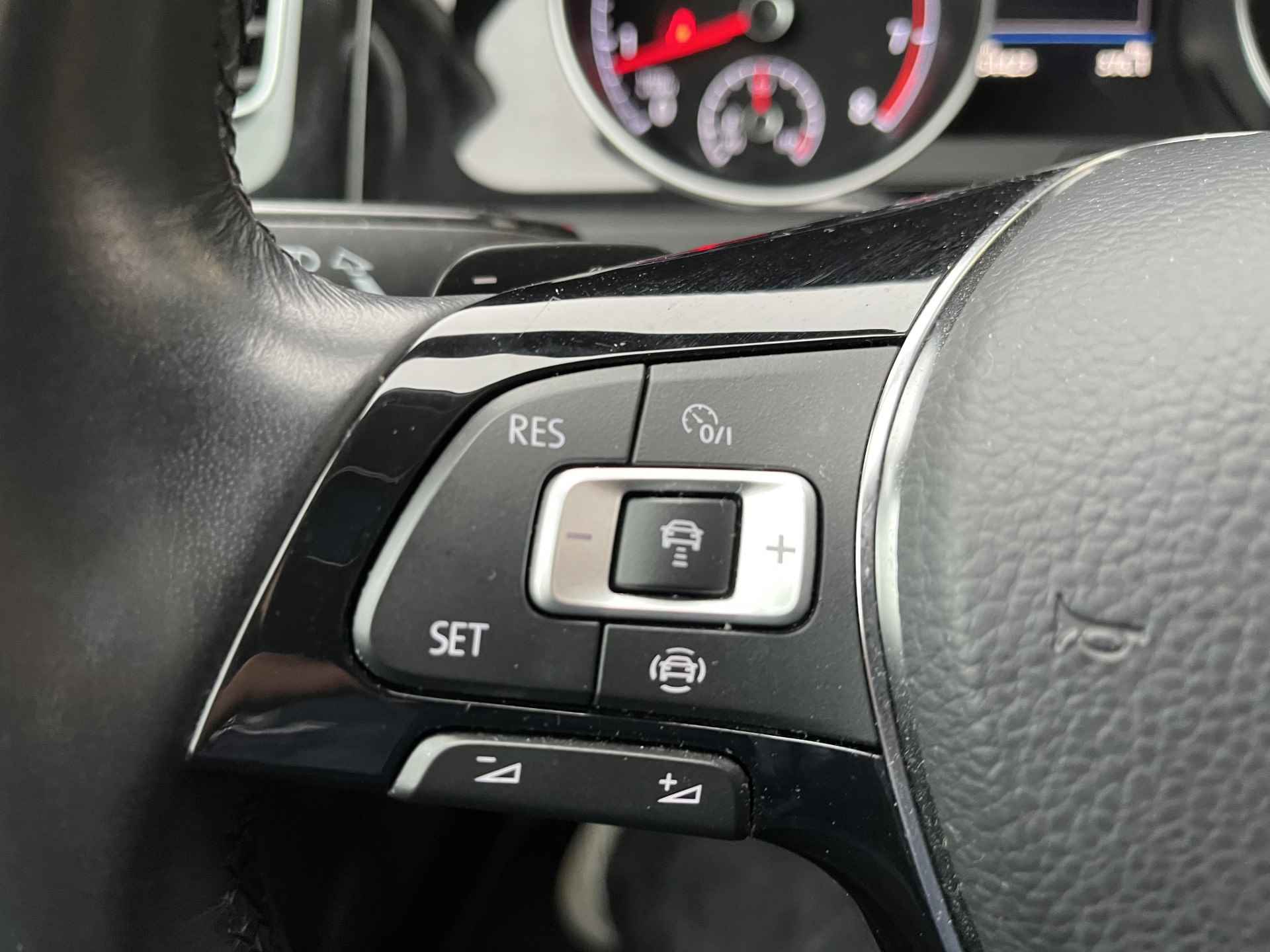 Volkswagen GOLF Variant 1.5 TSI Highline / AUTOMAAT/ PARK. SENSOREN/ ERGO ACTIVE/ DIGITAL DASHBOARD/  LED/ STOEL VERWARM./ ADAPT. CRUISE/ BLUETOOTH/ NAVI/ CLIMA/ DAB/ - 12/23