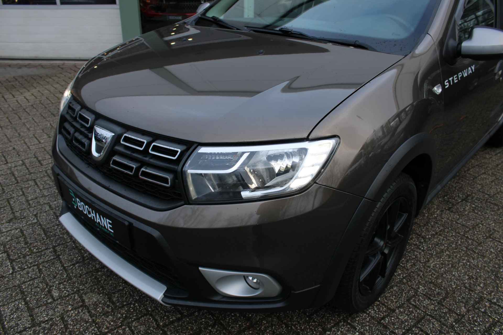 Dacia Sandero Stepway 0.9 TCe 90 Laureate | Navigatie | Parkeersensoren | Lichtmetalen velgen - 21/34