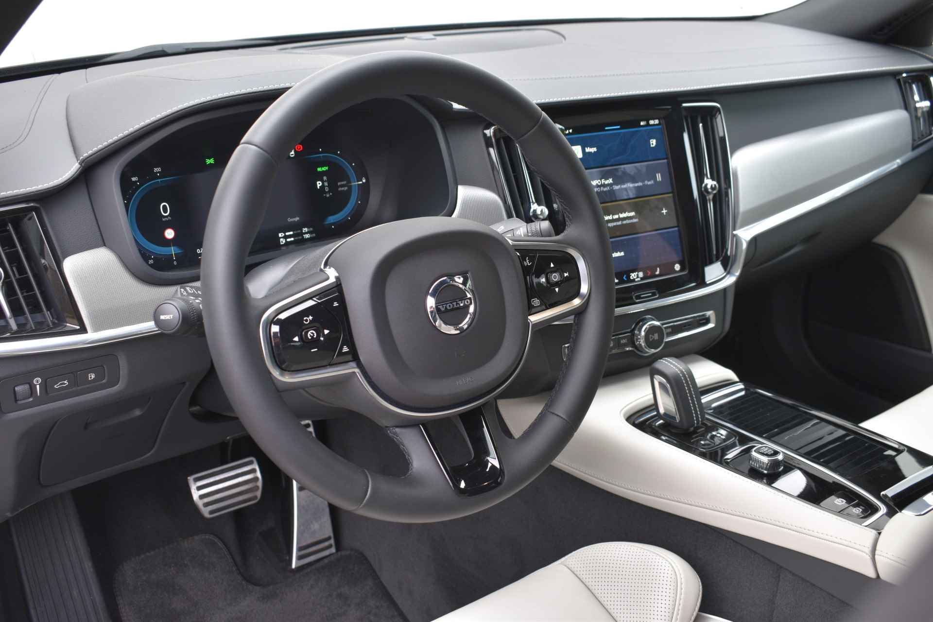 Volvo S90 T8 LONG RANGE AWD R-Design 455PK | BLIS | Sport Leder | 19" | Adapt. Cruise | AppleCarplay/Android Auto - 2/45