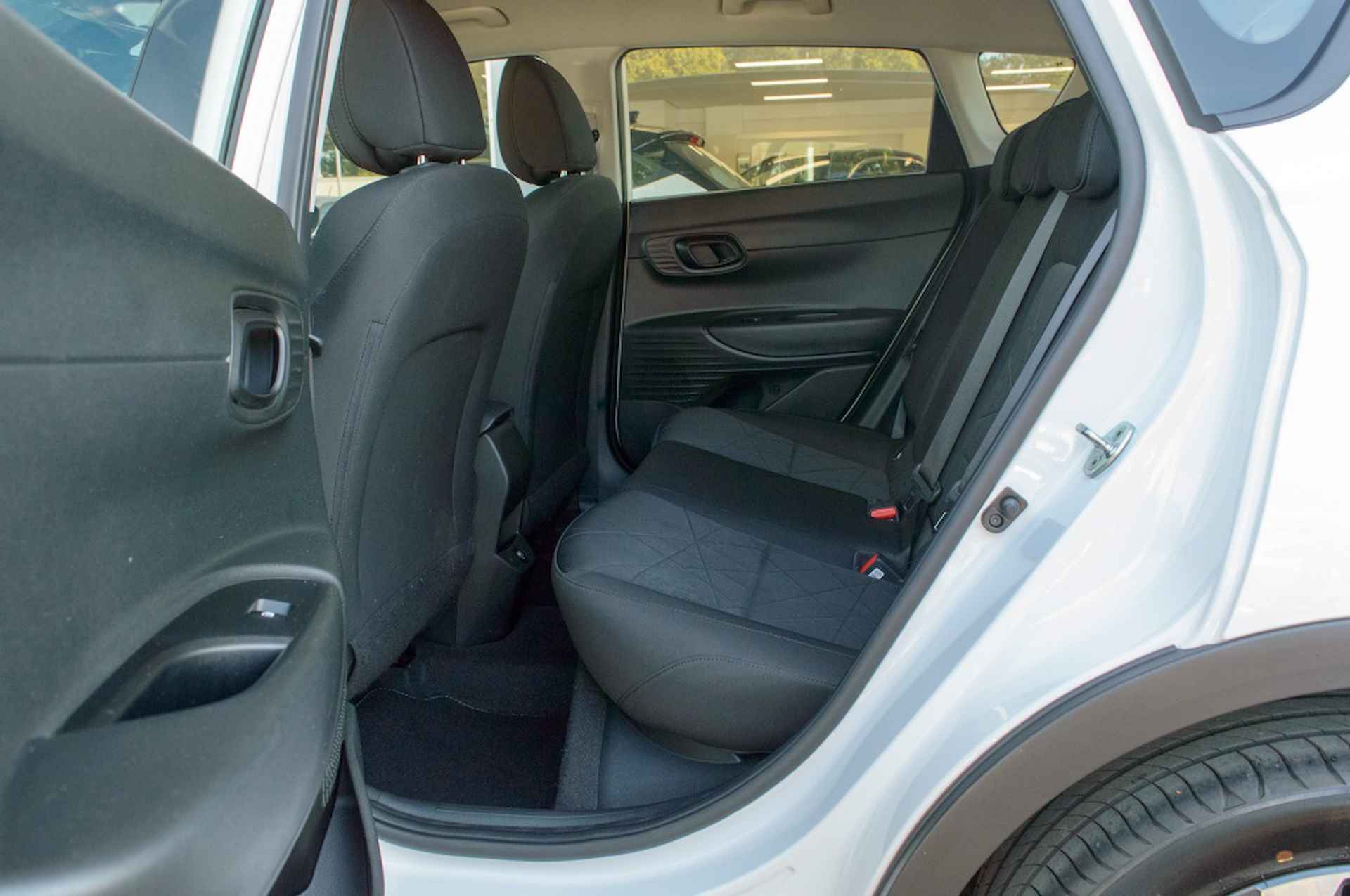 Hyundai Bayon 1.0 T-GDI Comfort | Zwart dak | Navigatie via Carplay | Private - 16/41