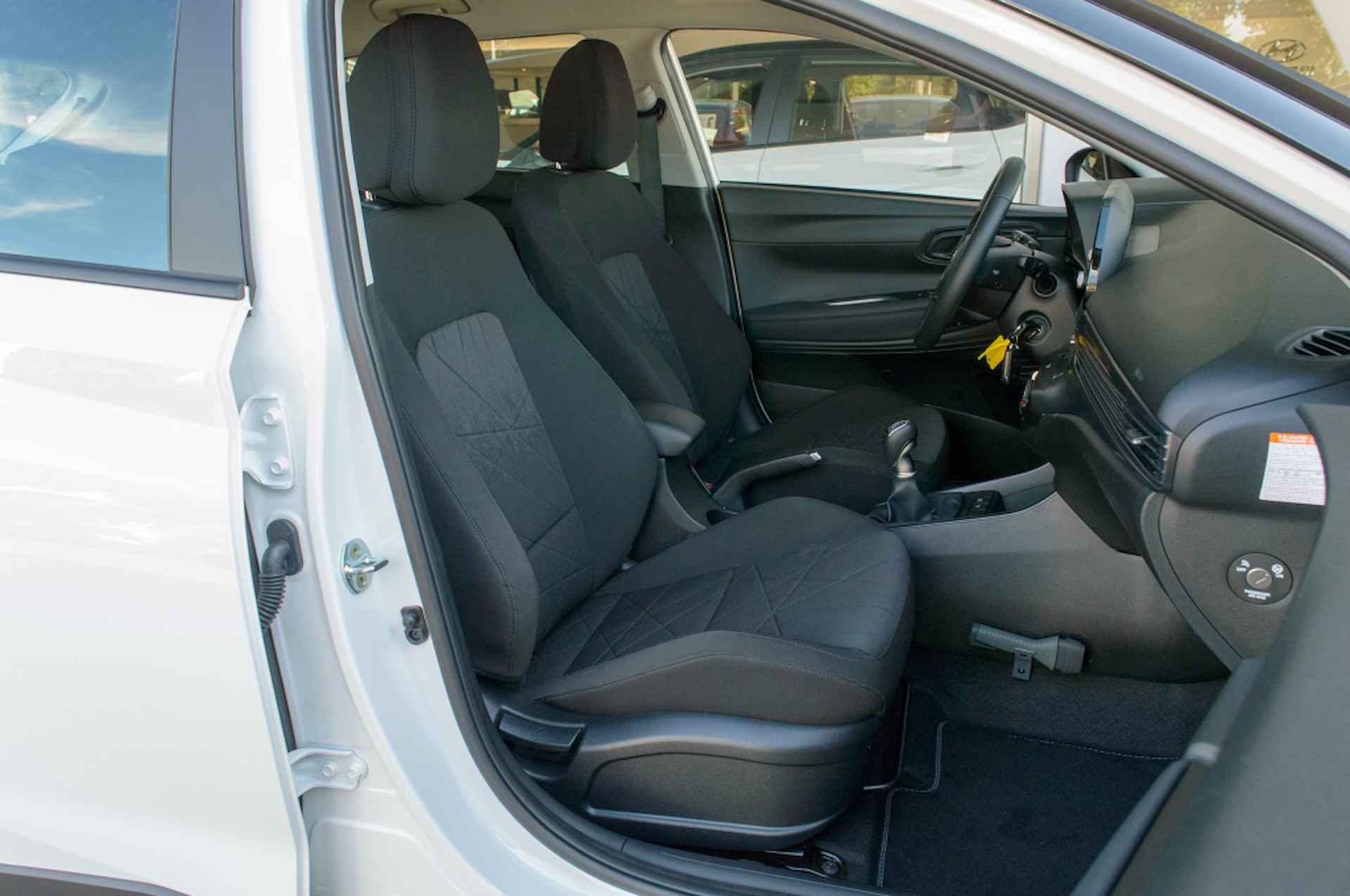 Hyundai Bayon 1.0 T-GDI Comfort | Zwart dak | Navigatie via Carplay | Private - 19/41