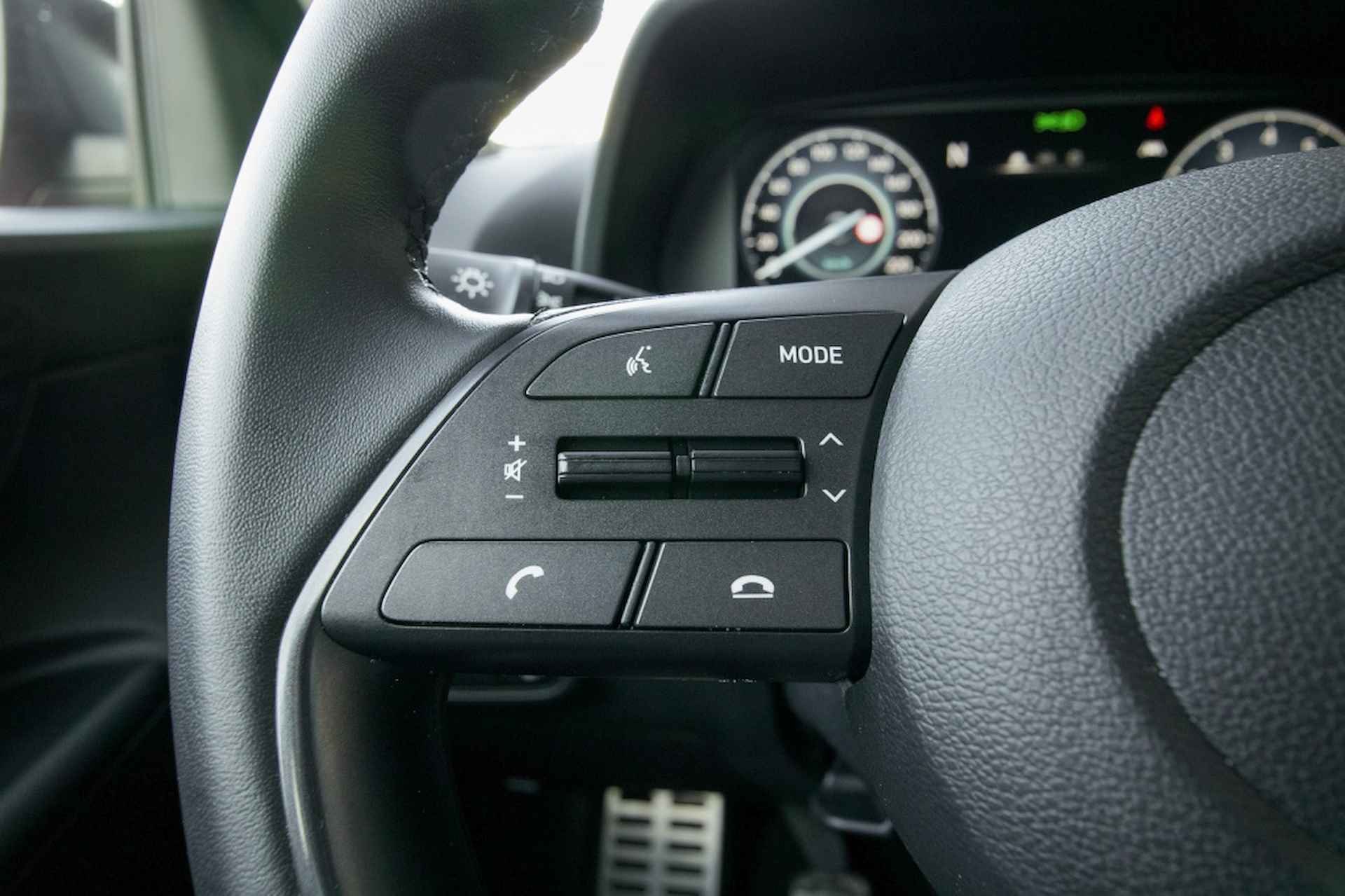 Hyundai Bayon 1.0 T-GDI Comfort | Zwart dak | Navigatie via Carplay | Private - 25/41