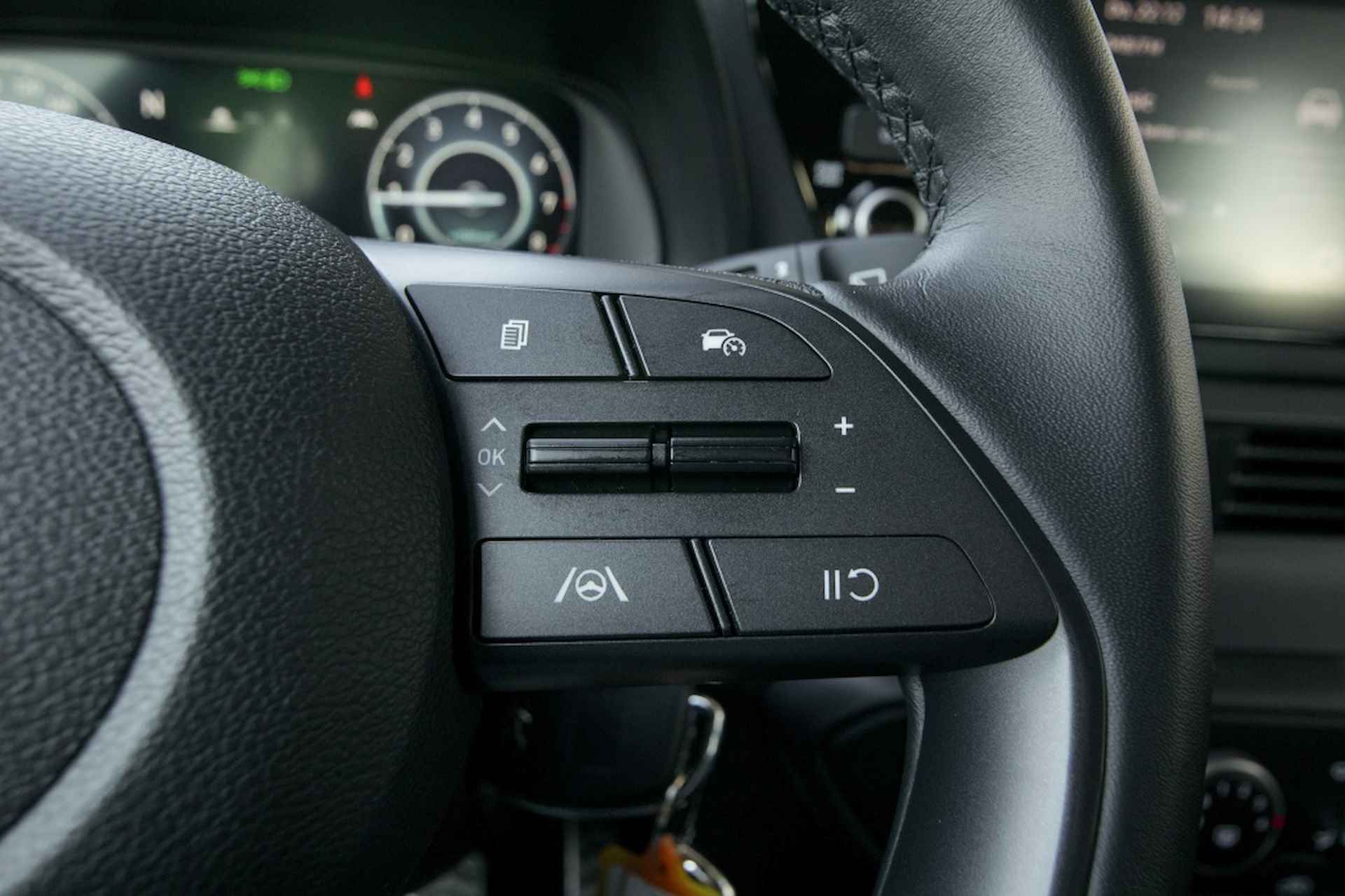 Hyundai Bayon 1.0 T-GDI Comfort | Zwart dak | Navigatie via Carplay | Private - 27/41