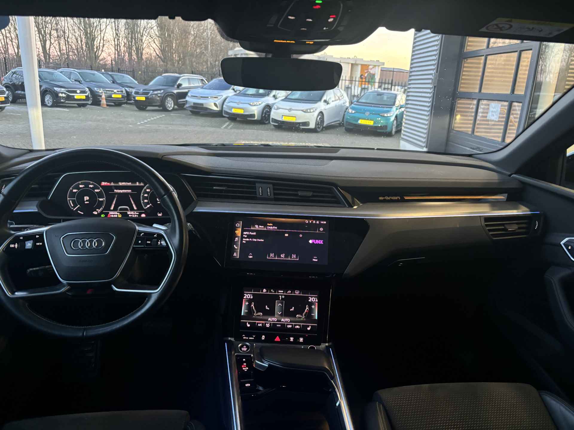 Audi e-tron 50 quattro S edition 71 kWh / S-line / 313 PK / Panorama dak / 12 Maanden Audi Select+ - 21/34