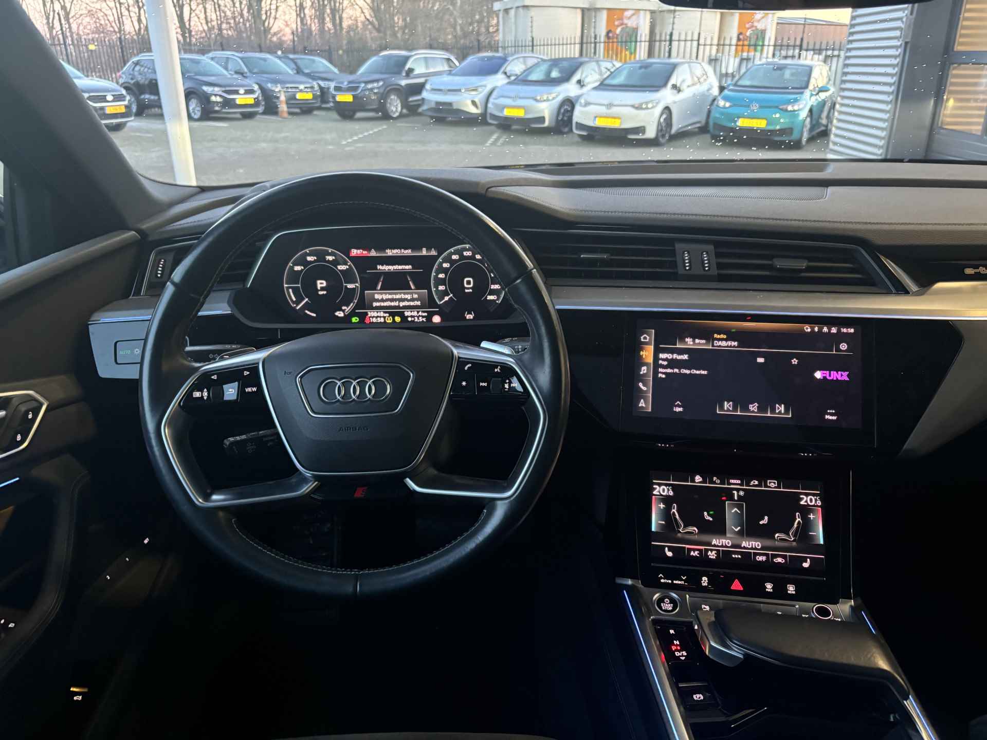 Audi e-tron 50 quattro S edition 71 kWh / S-line / 313 PK / Panorama dak / 12 Maanden Audi Select+ - 4/34