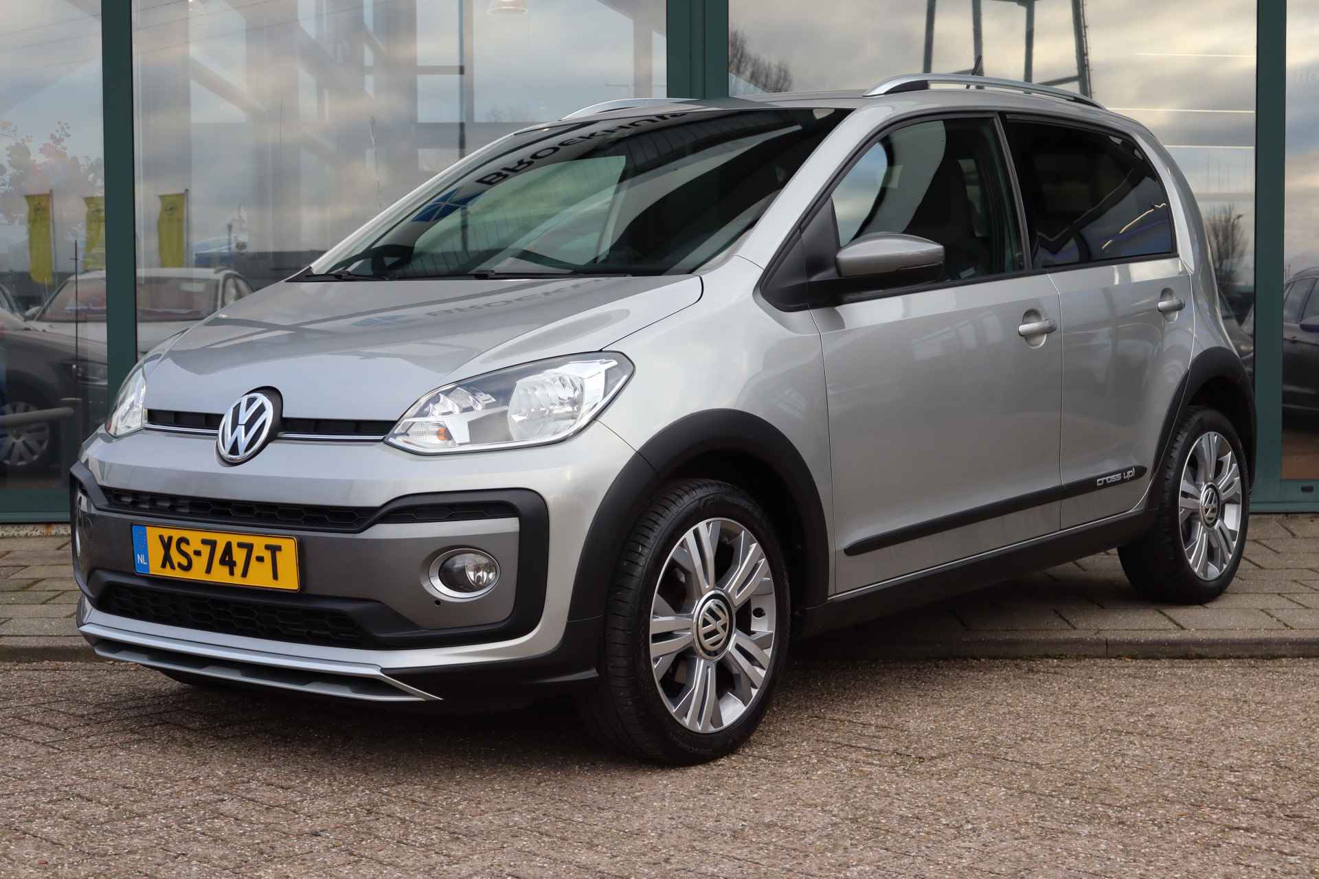 Volkswagen up! 1.0 BMT cross up! | Cruise Control | Parkeersensoren | Bluetooth |