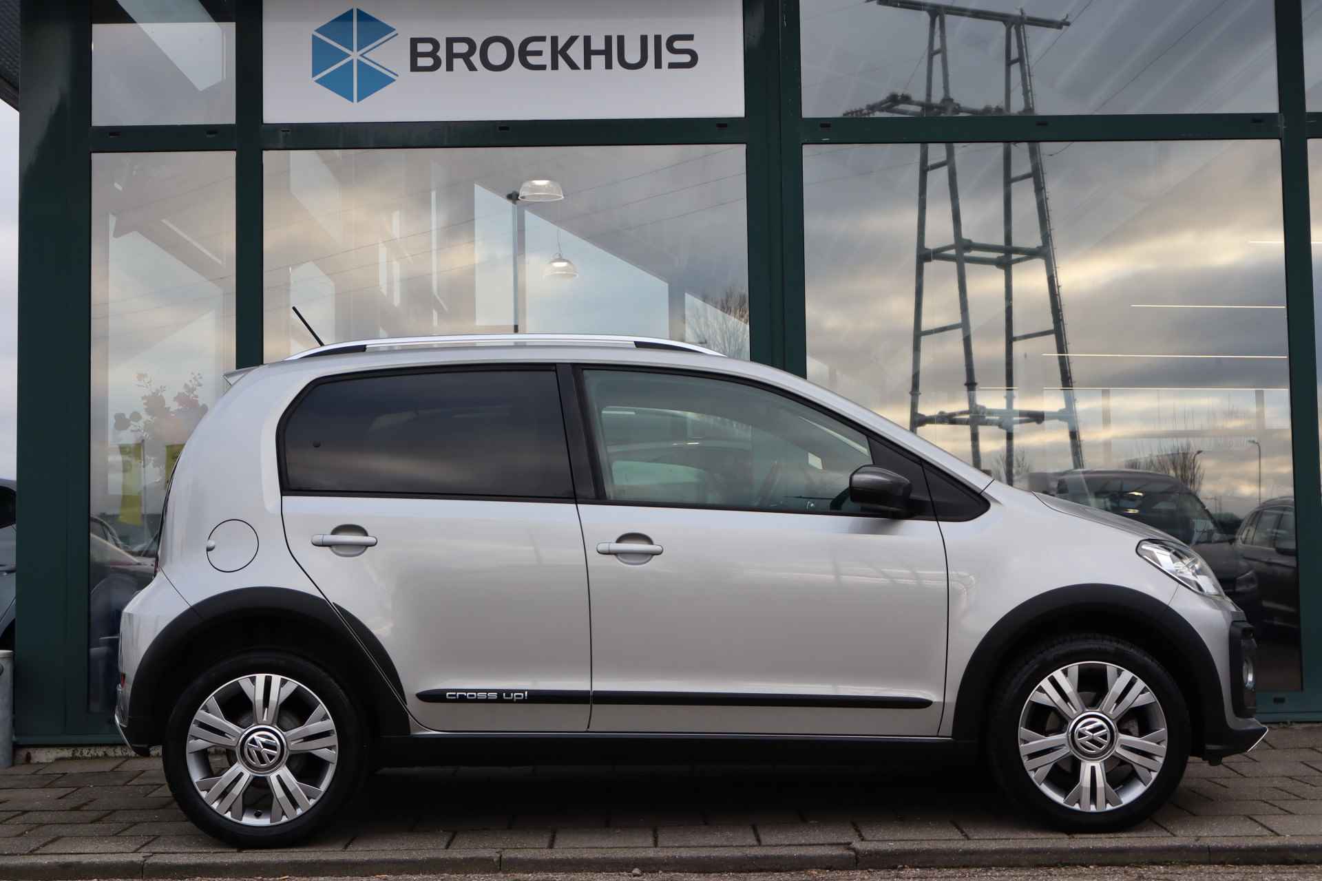 Volkswagen up! 1.0 BMT cross up! | Cruise Control | Parkeersensoren | Bluetooth | - 8/26