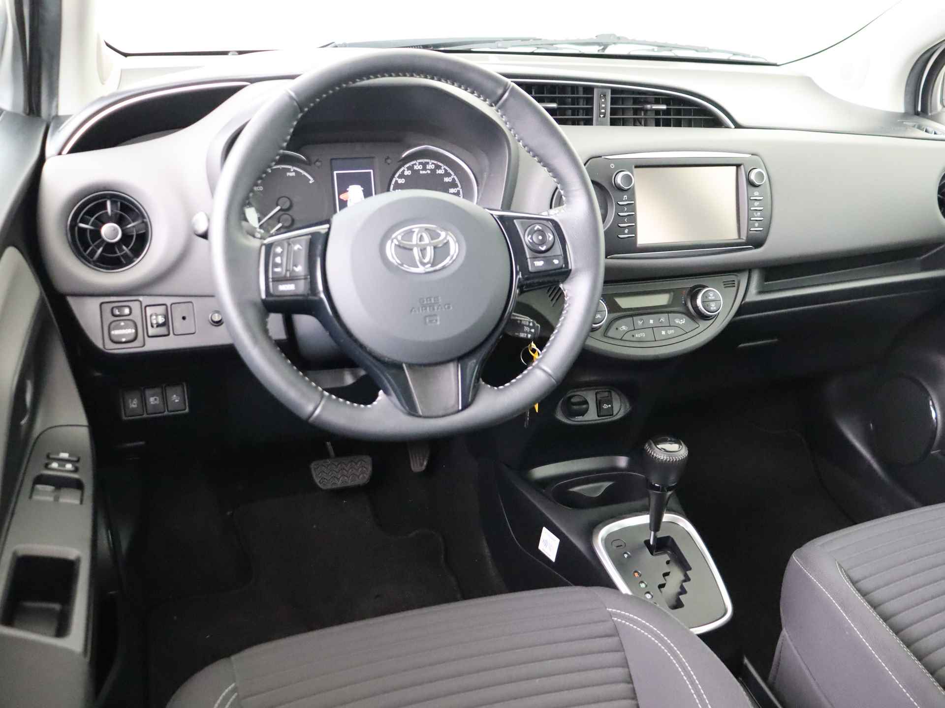 Toyota Yaris 1.5 Hybrid Aspiration I Navigatie I Climate Control I Cruise Control I Camera I 1e Eigenaar I Volledig onderhouden I - 6/47
