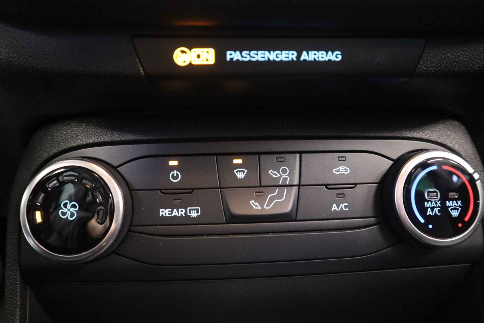 Ford Fiesta 1.1 Trend Airco Cruise control trekhaak lane assist 2 Jaar garantie mogelijk* ( vraag naar de voorwaarde) - 11/14