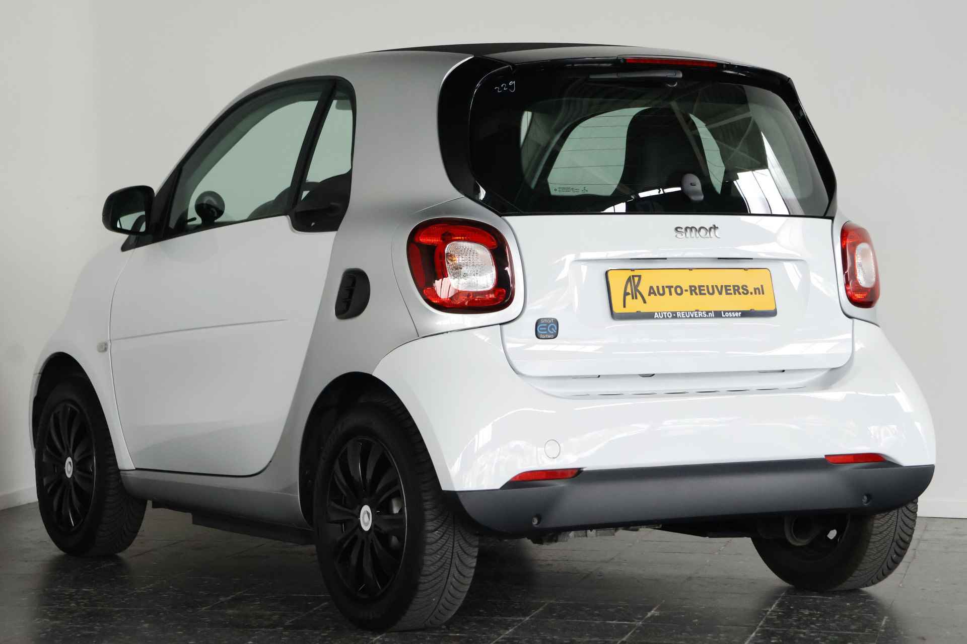 Smart Fortwo EQ 18 kWh / DAB / Half leder / Cruise control / All season banden - 5/17