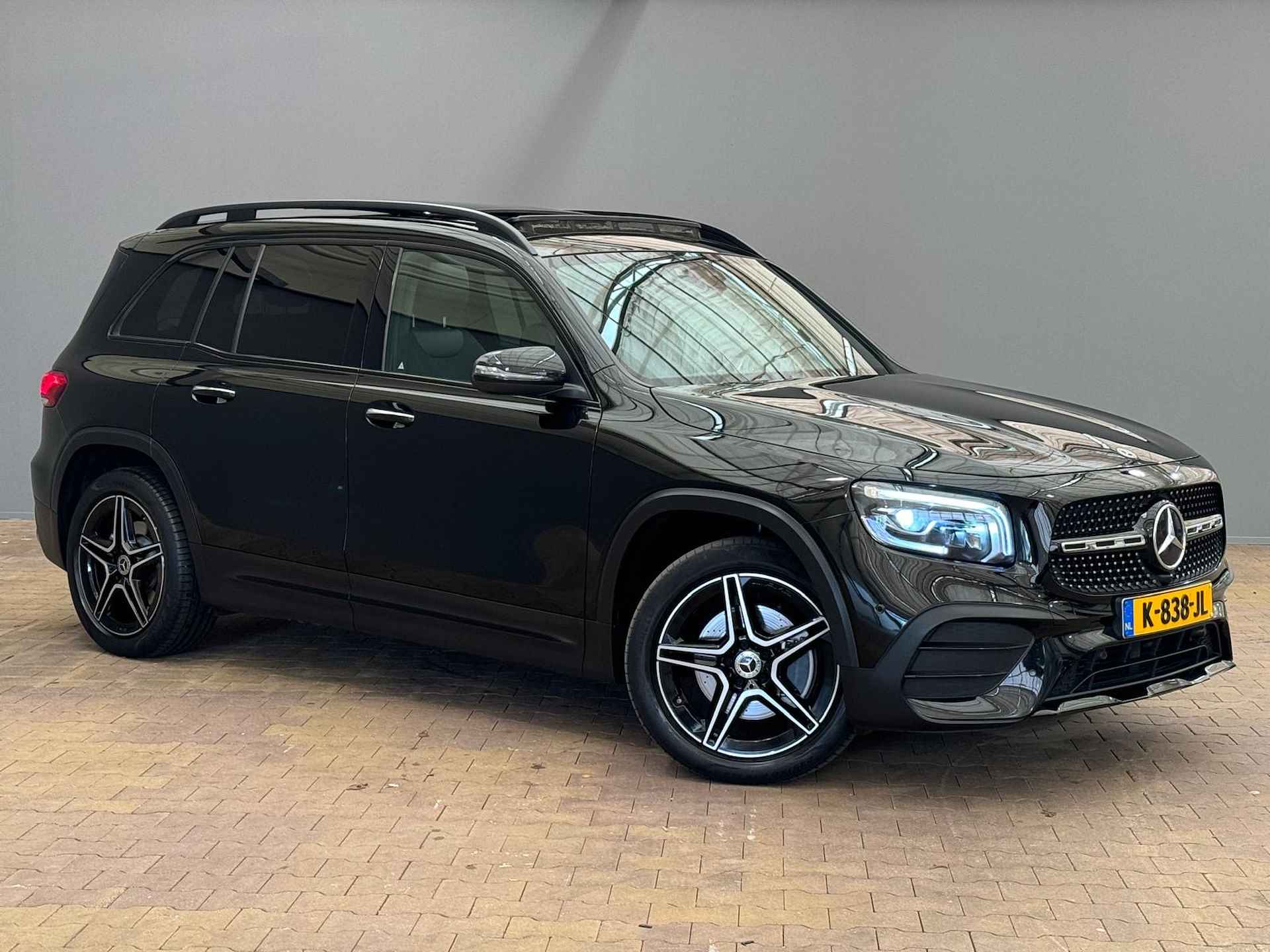 Mercedes-Benz GLB 200 Business Solution AMG 7 Persoons | Panorama / Schuifdak | Elek. Stoel met Geheugen | Camera | Navigatie | Leder/Alcantara | Stoelverwarming - 11/43