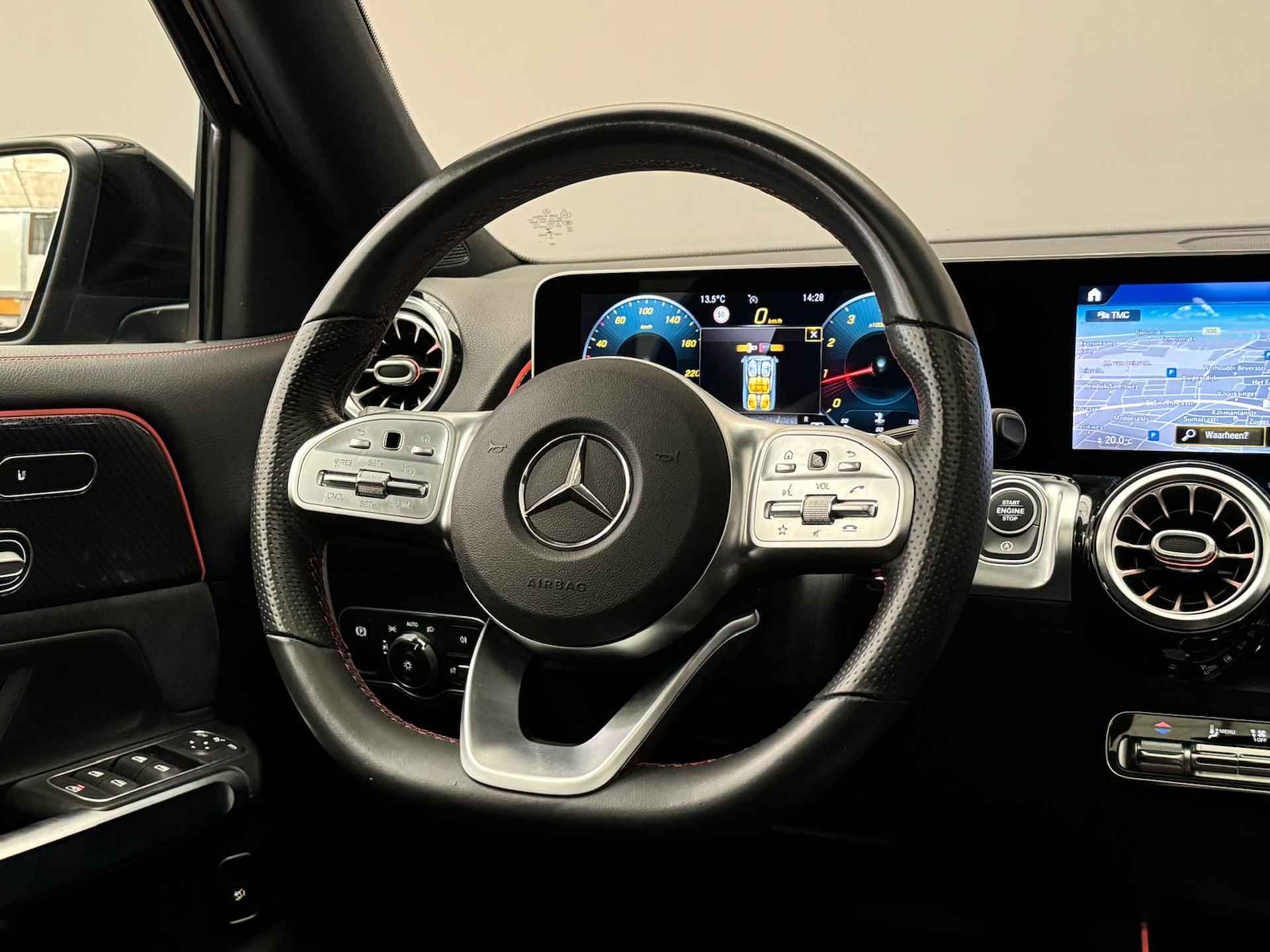 Mercedes-Benz GLB 200 Business Solution AMG 7 Persoons | Panorama / Schuifdak | Elek. Stoel met Geheugen | Camera | Navigatie | Leder/Alcantara | Stoelverwarming - 14/43