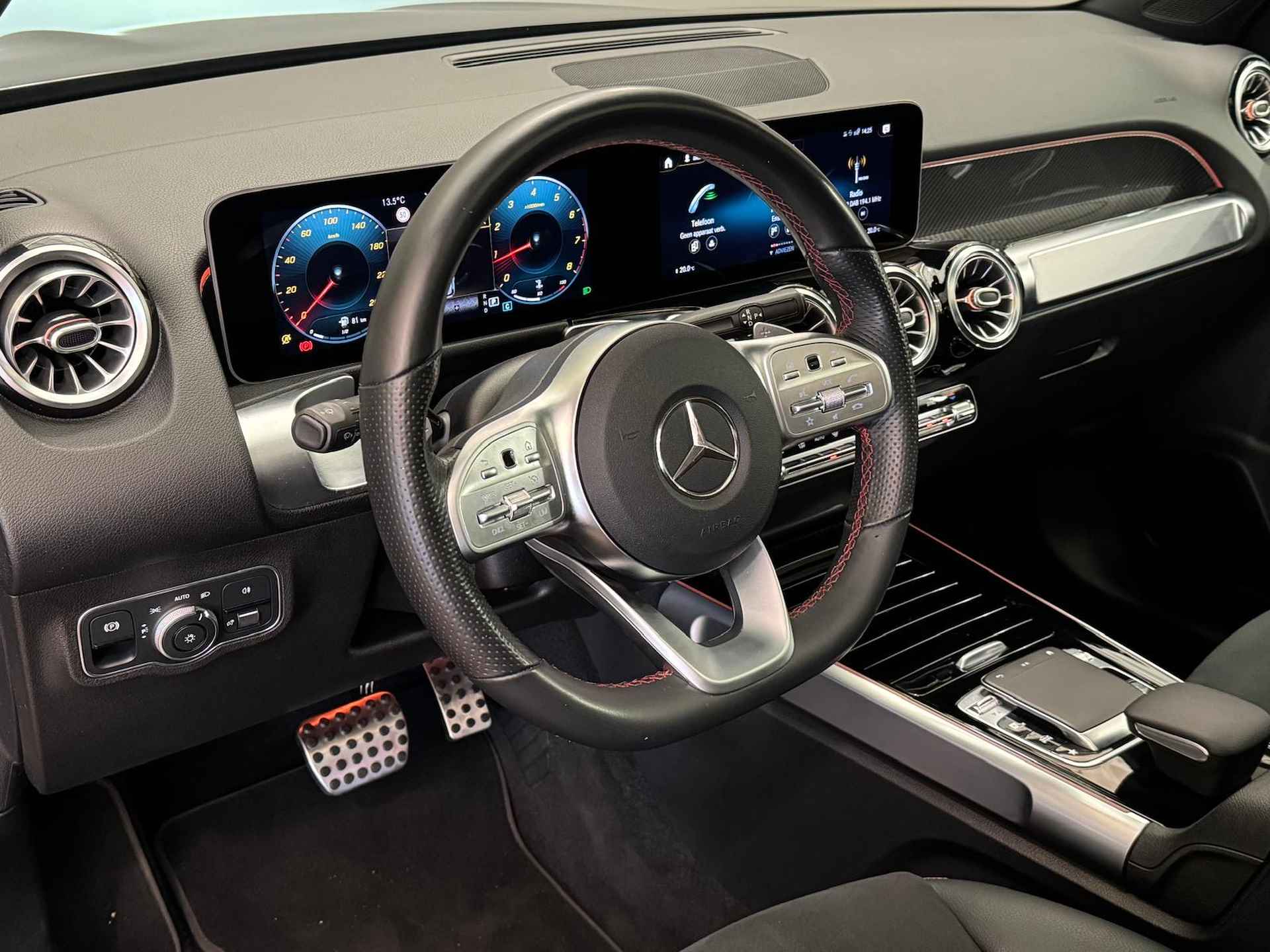 Mercedes-Benz GLB 200 Business Solution AMG 7 Persoons | Panorama / Schuifdak | Elek. Stoel met Geheugen | Camera | Navigatie | Leder/Alcantara | Stoelverwarming - 33/43