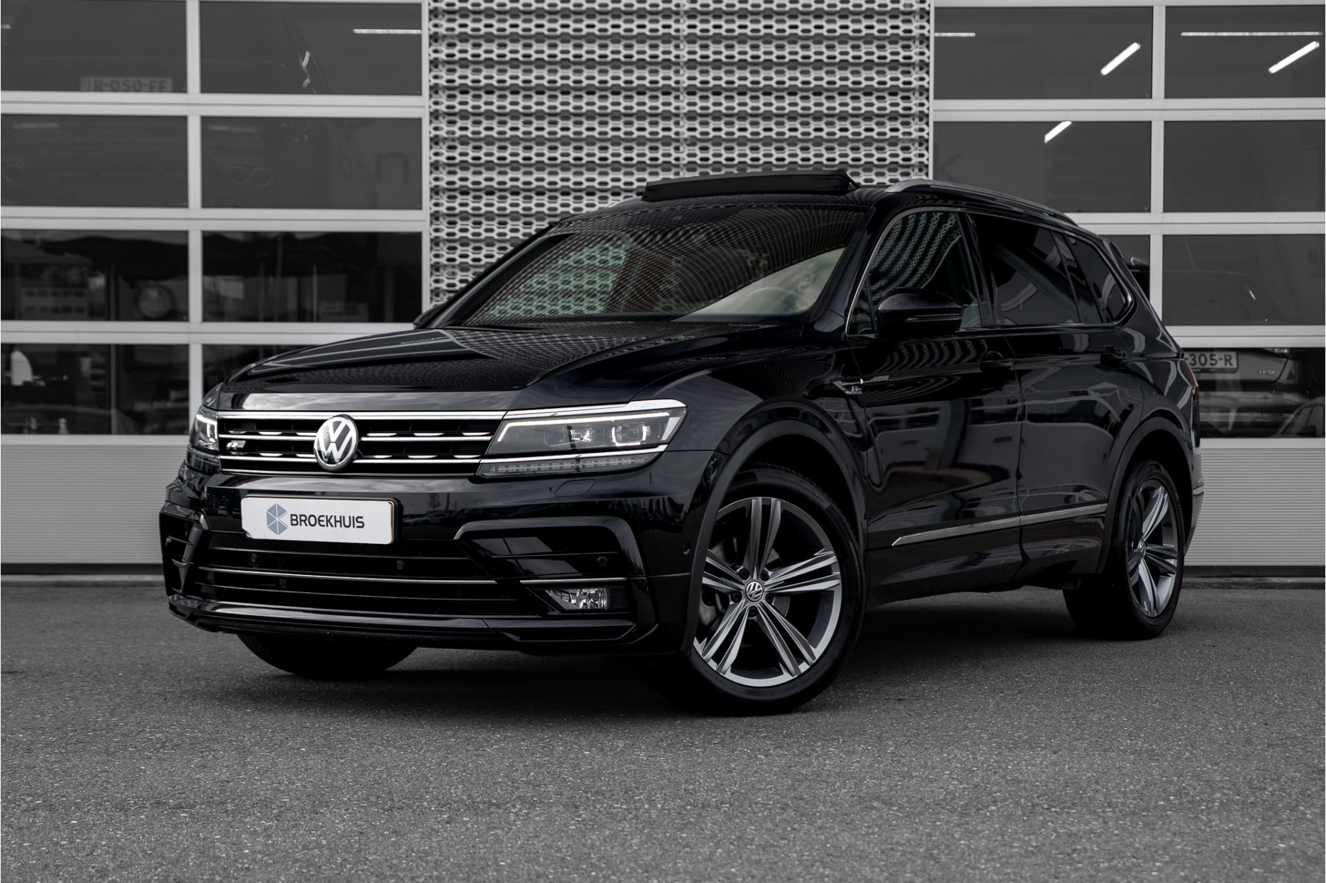 Volkswagen Tiguan Allspace Highline Business R 1.5 TSI 110 kW/150 pk ACT DSG | 7seats | Panorama Dak | Trekhaak |