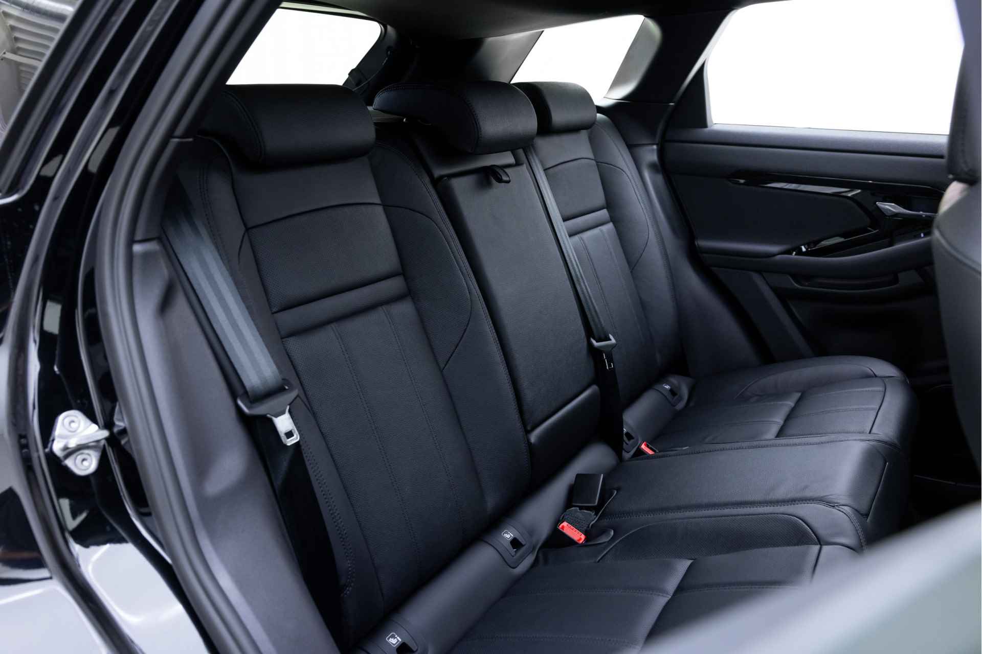 Land Rover Nieuw Range Rover Evoque 1.5 P300e PHEV AWD | Schuifkanteldak | Lederen | Verwarmde stoelen| Privacy Glas - 23/36