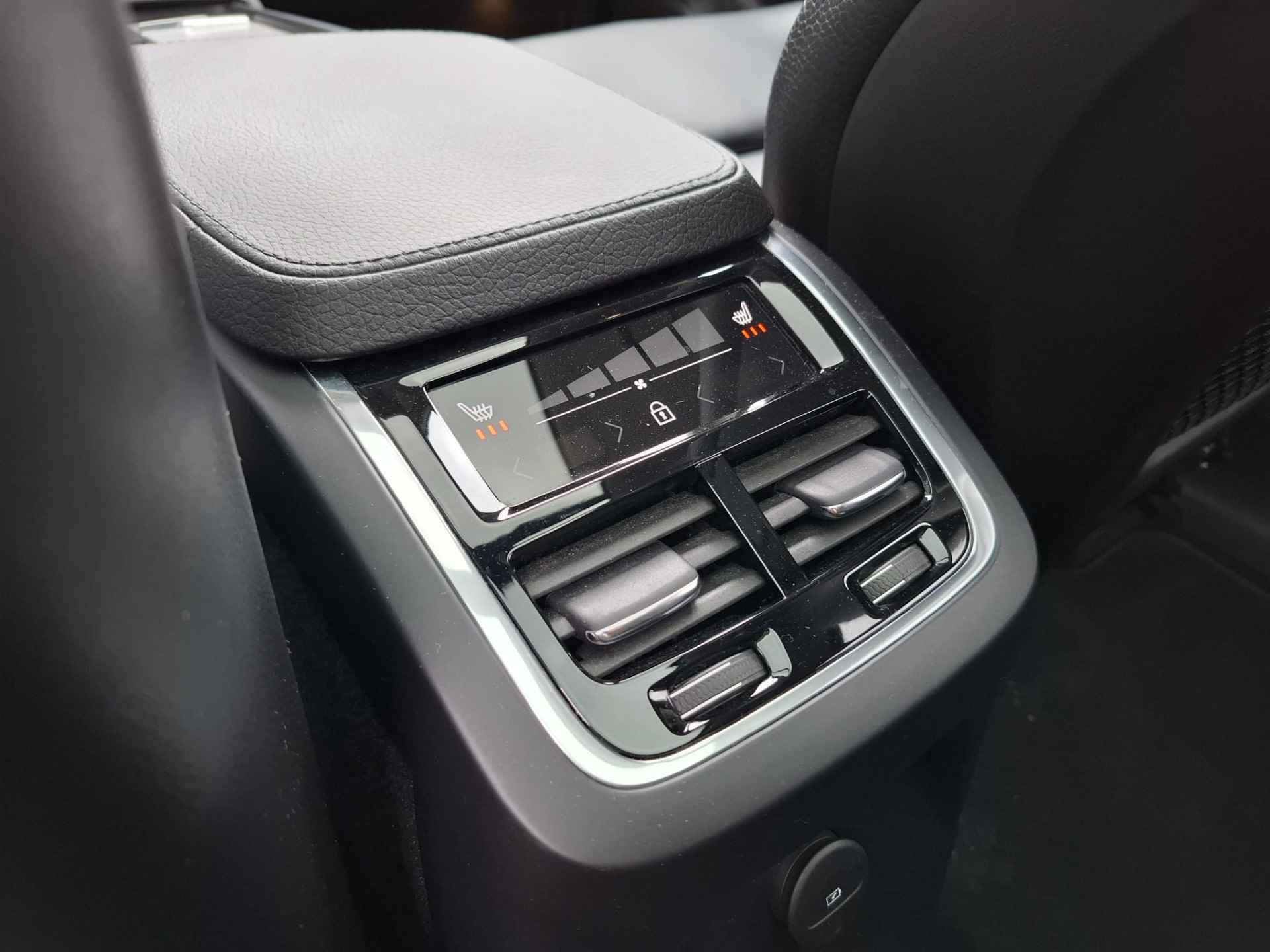 Volvo XC90 T8 Recharge AWD Inscription Plug in Hybrid 7 Persoons PHEV | Panodak | Trekhaak af Fabriek | Lederen Sportstoelen Memory | Harman Kardon | Adaptive Cruise | Pilot Assist | Sfeerverlichting | - 22/22